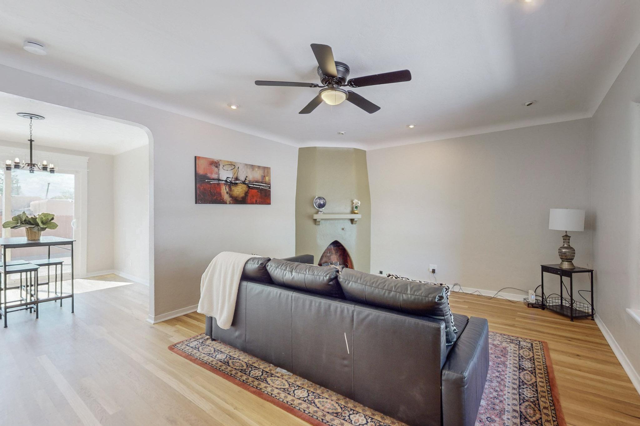 225 Laguayra Drive NE