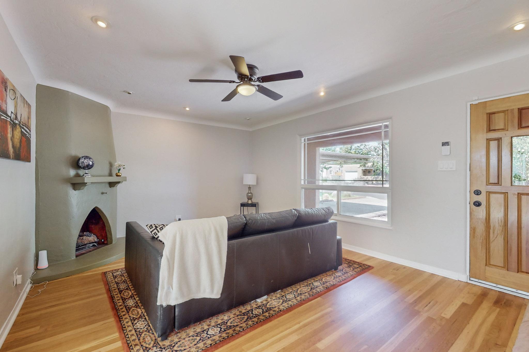 225 Laguayra Drive NE