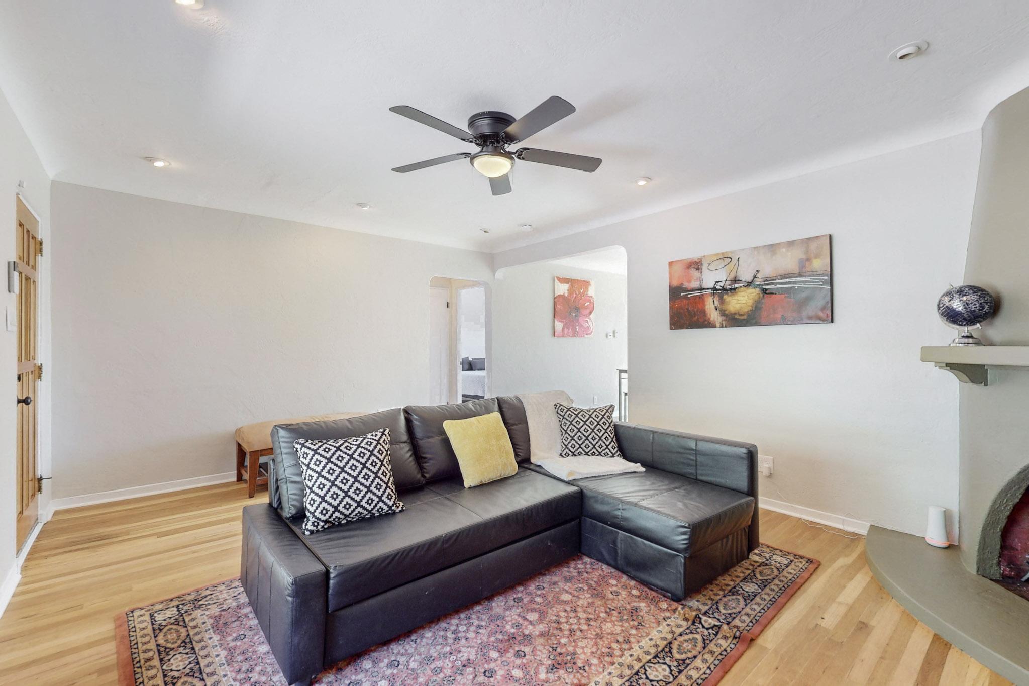225 Laguayra Drive NE