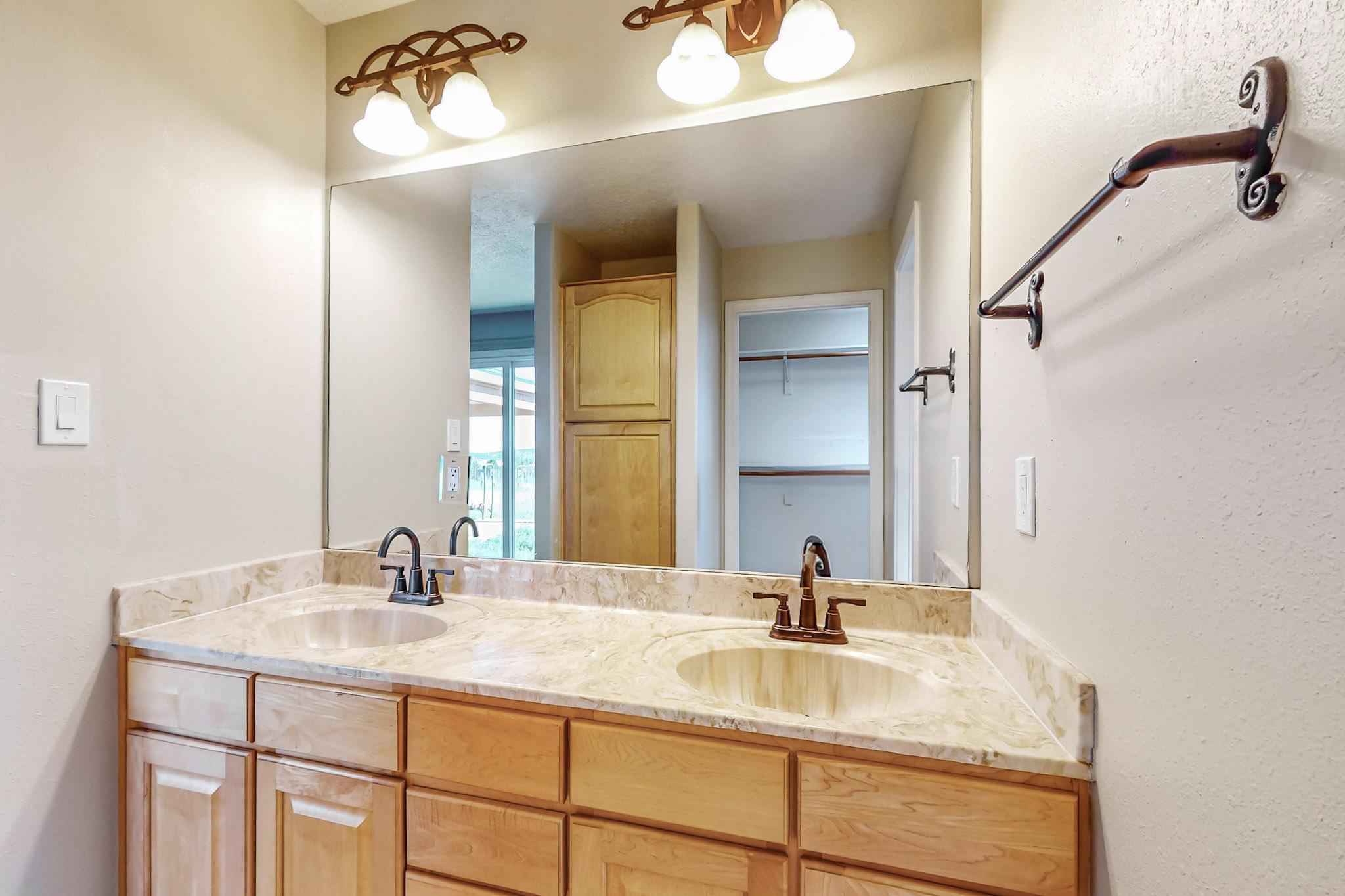 186 ENTRANOSA Road