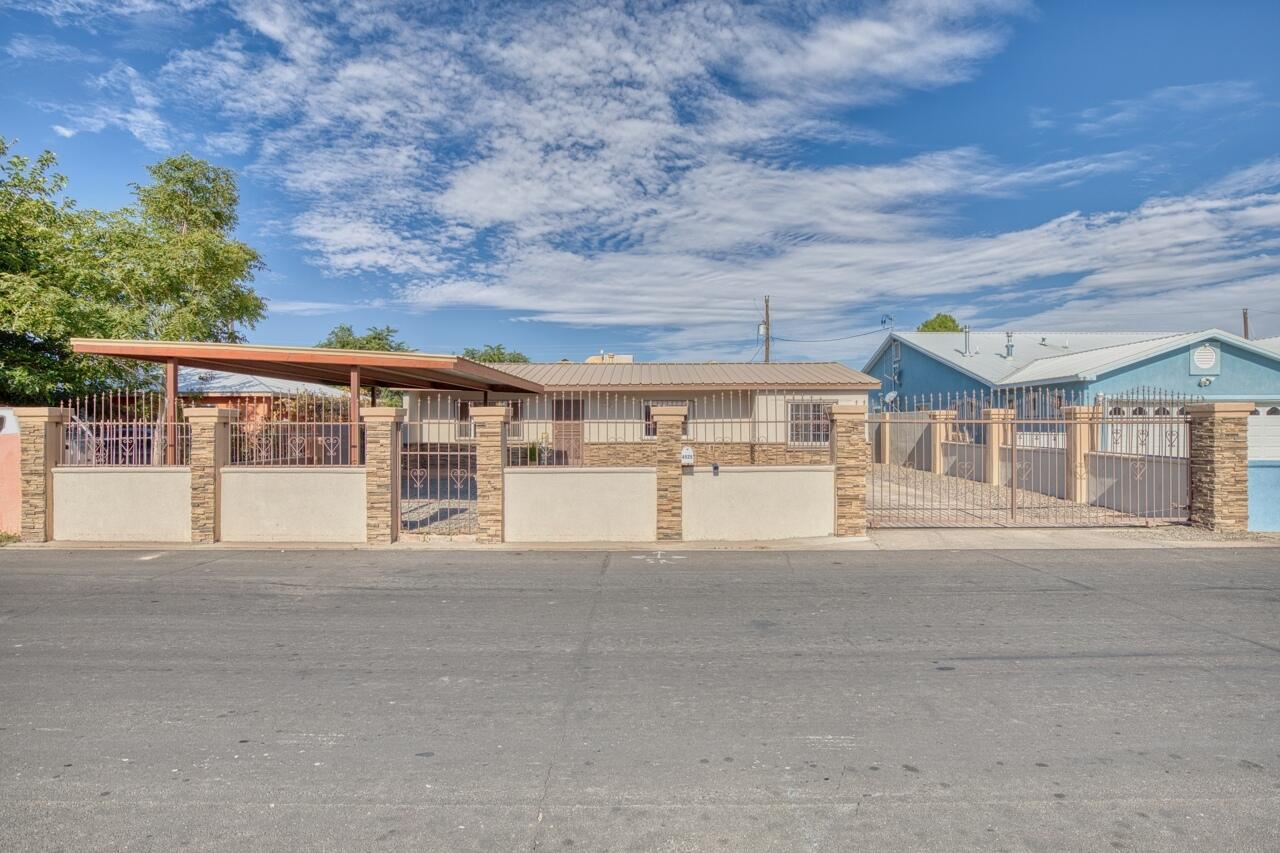 4525 W Glen Drive SW