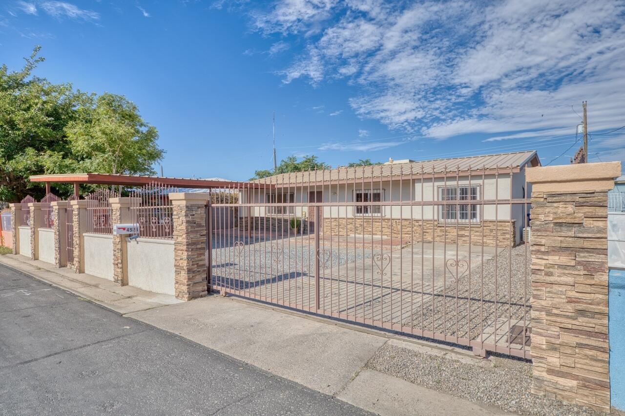 4525 W Glen Drive SW