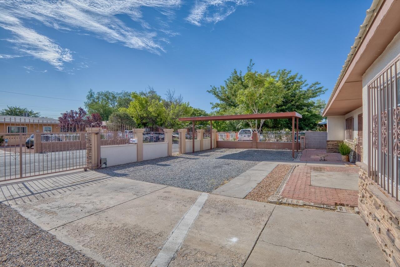4525 W Glen Drive SW