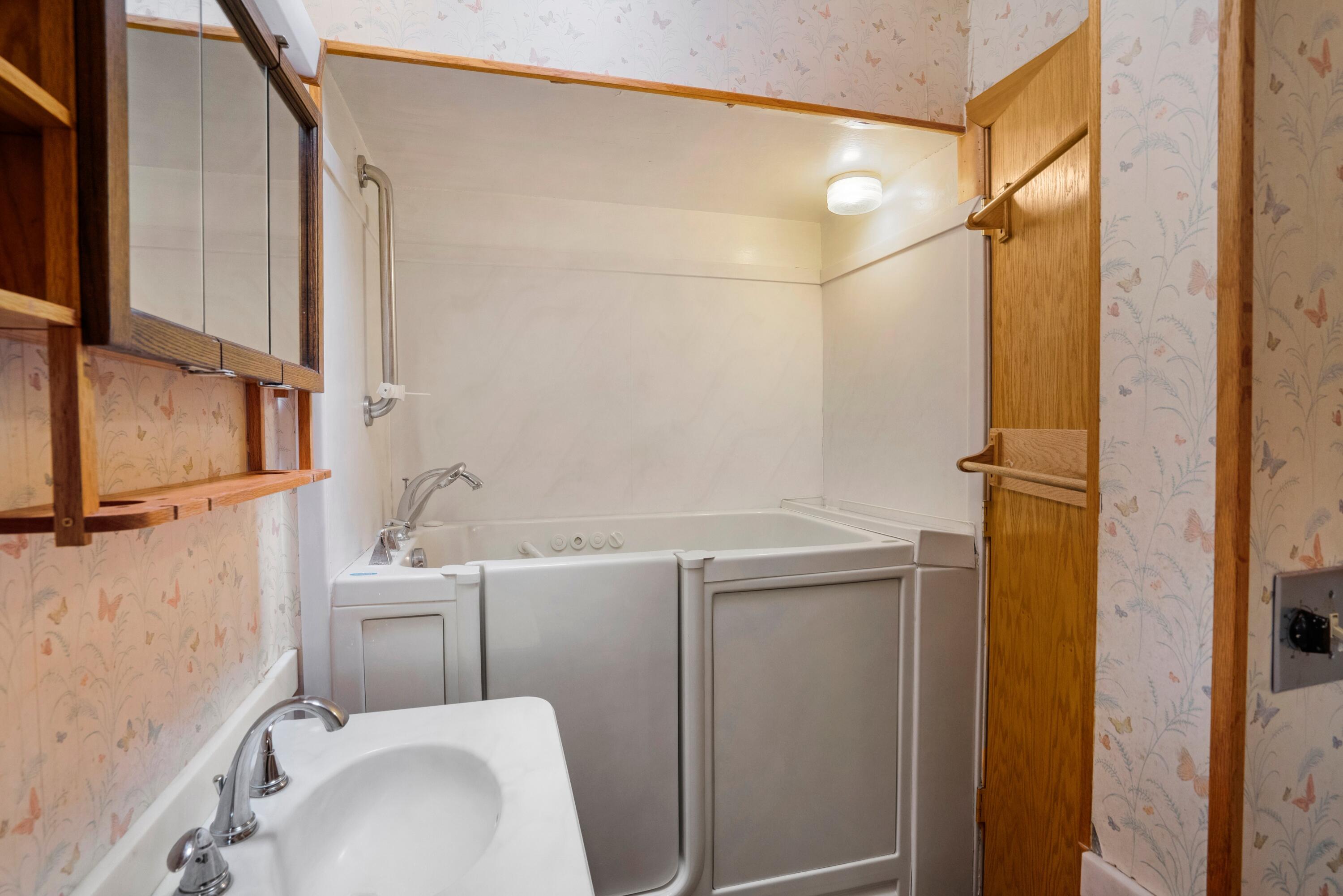 317 Hermosa Drive SE