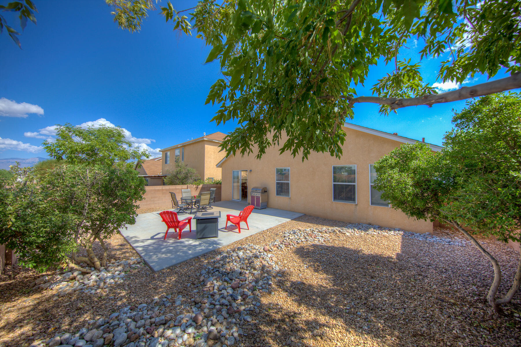 5943 Night Shadow Avenue NW