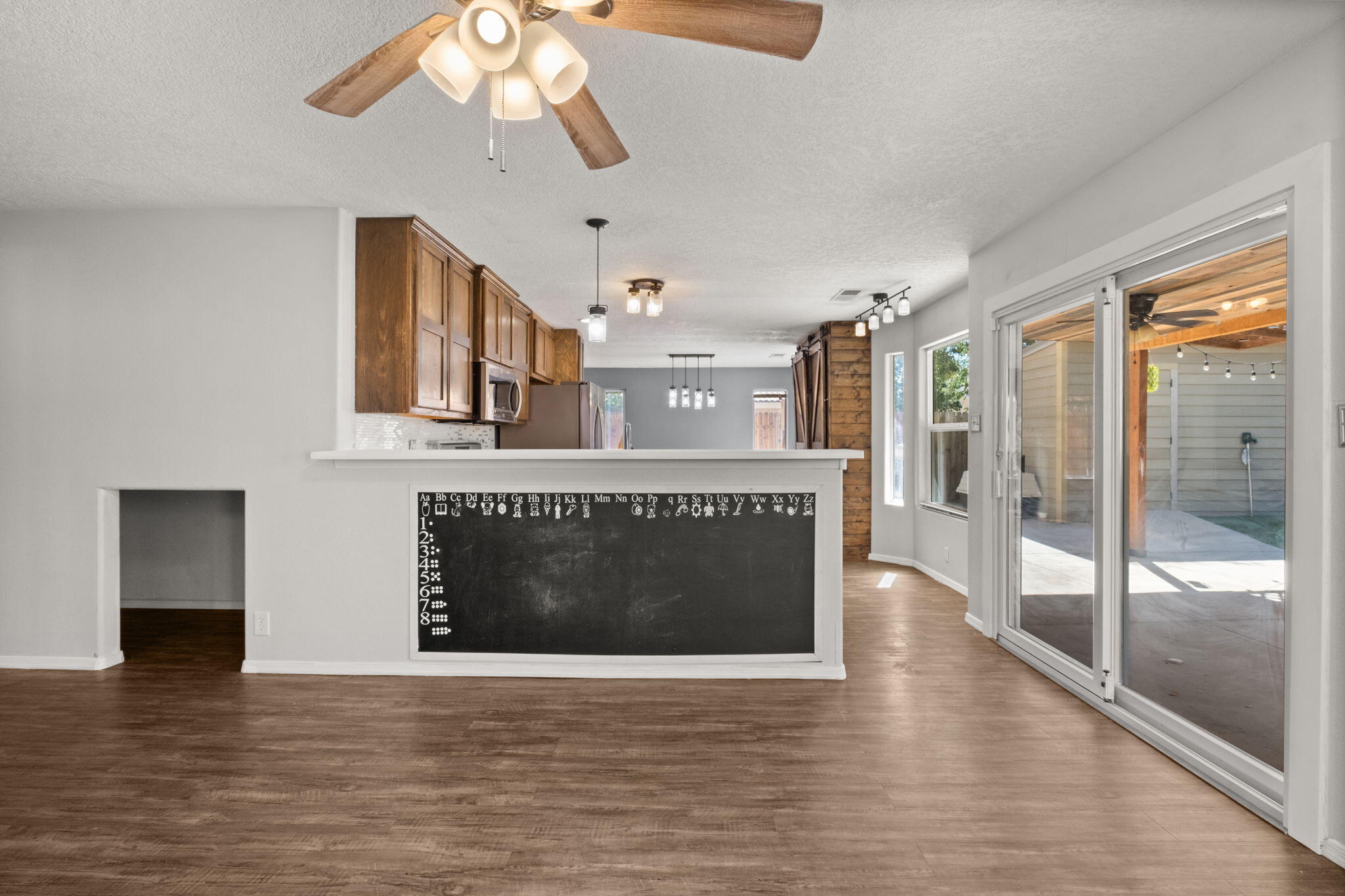 5812 Night Shadow Avenue NW