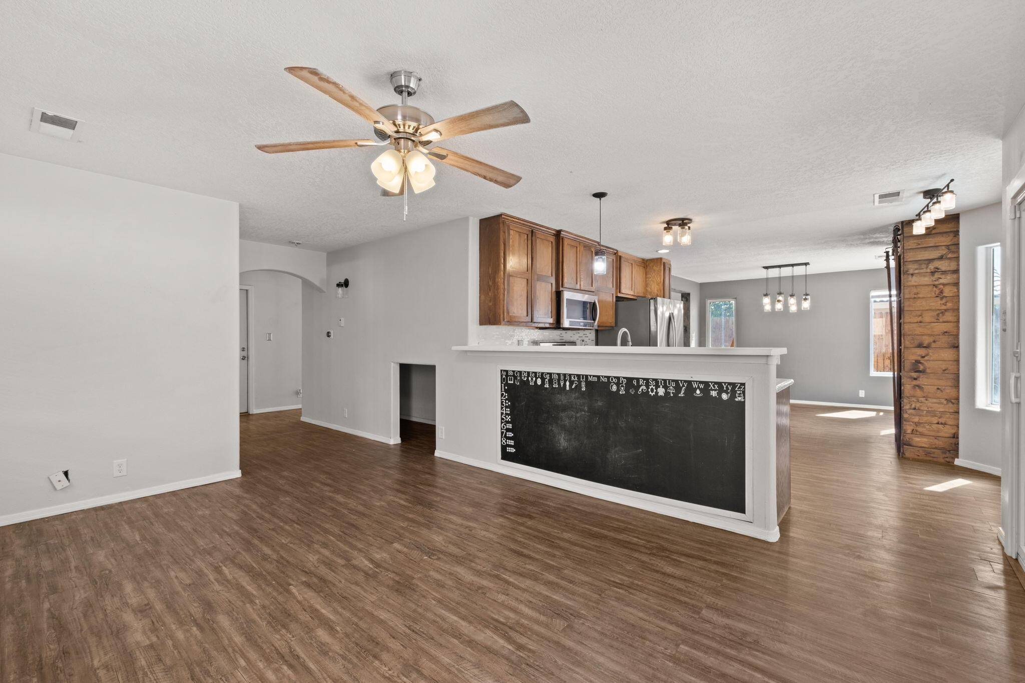 5812 Night Shadow Avenue NW