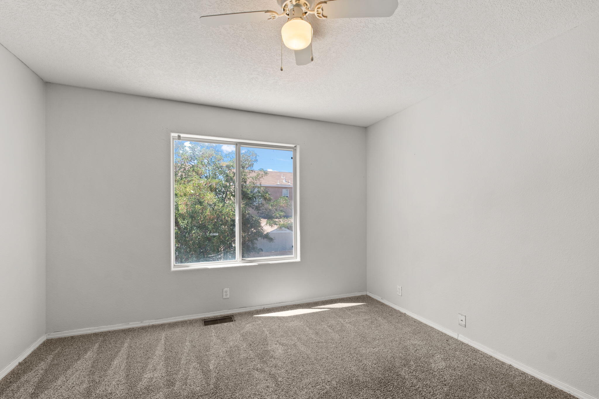 5812 Night Shadow Avenue NW