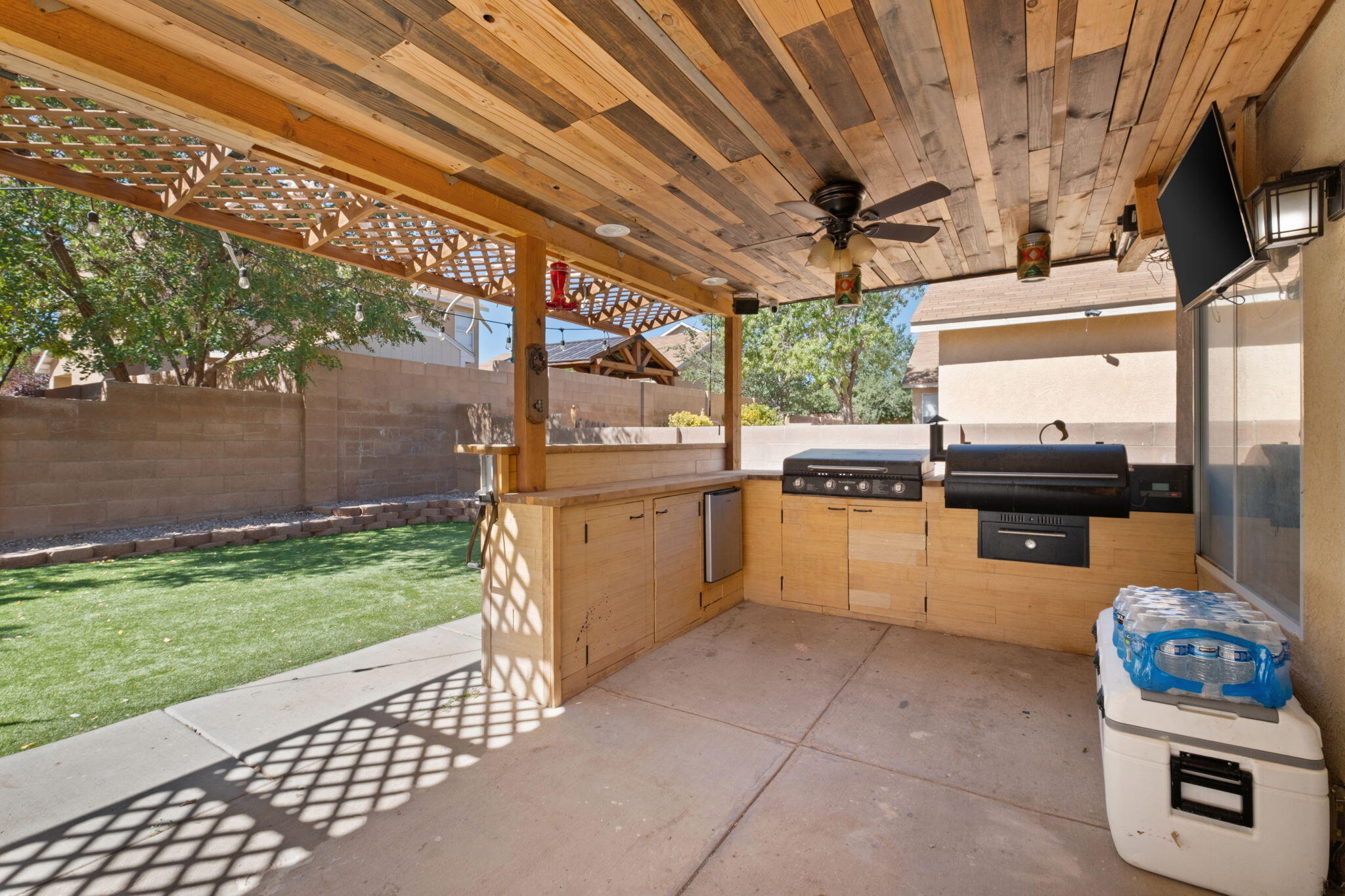 5812 Night Shadow Avenue NW