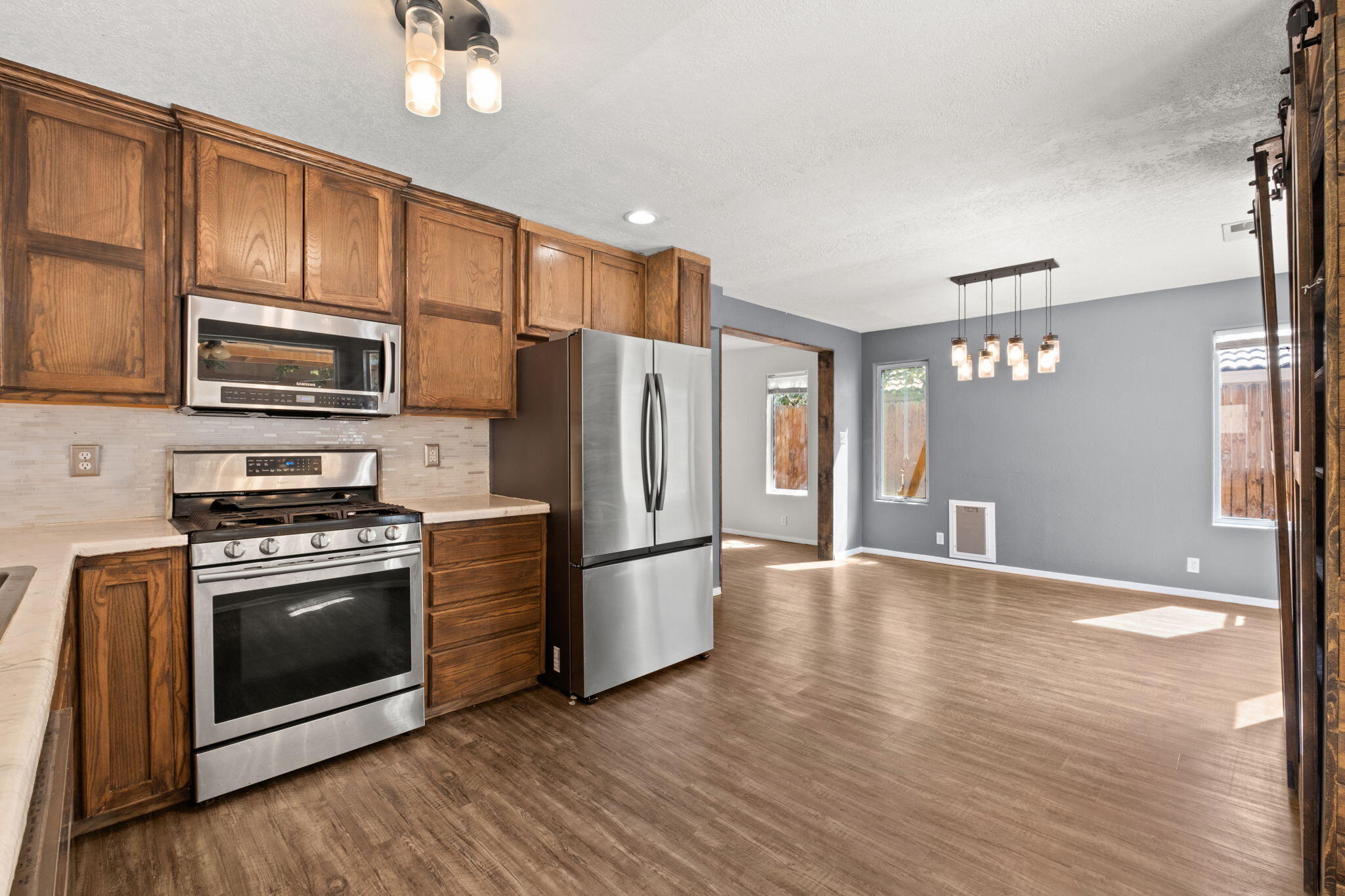 5812 Night Shadow Avenue NW