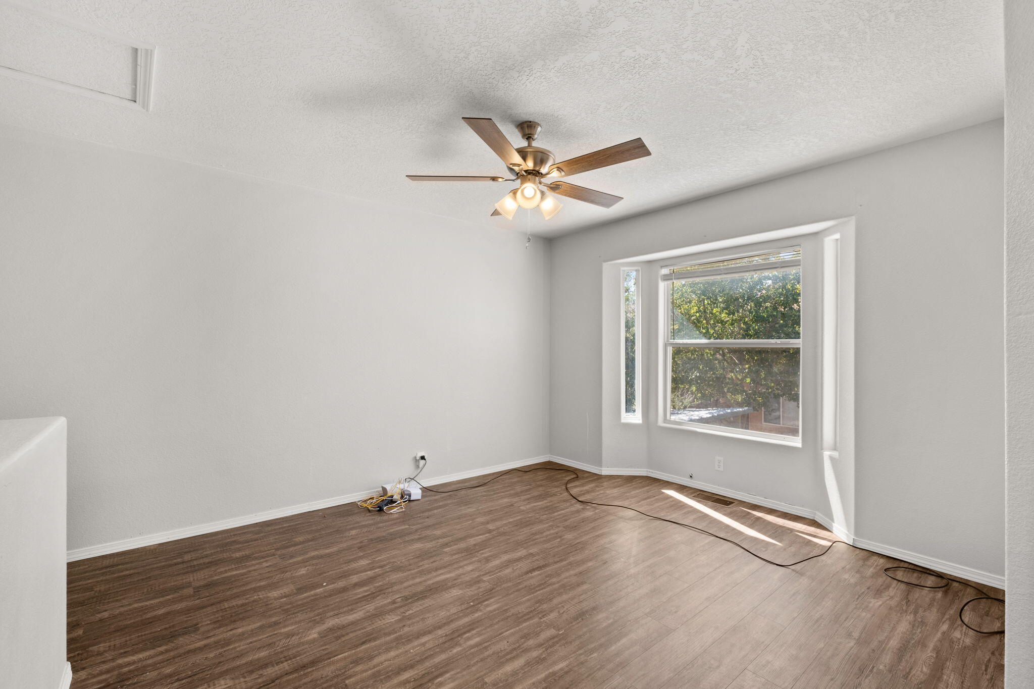 5812 Night Shadow Avenue NW