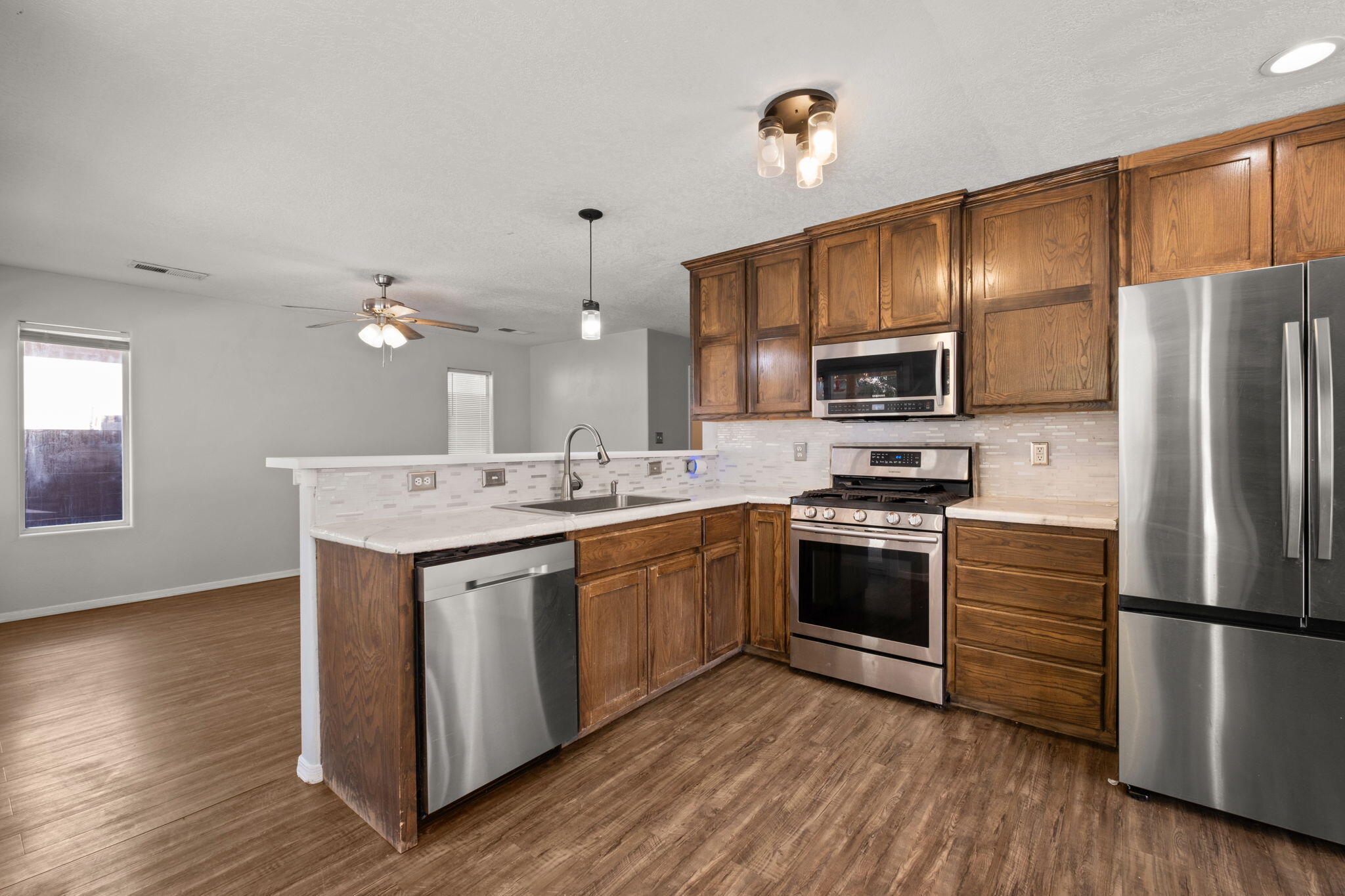 5812 Night Shadow Avenue NW