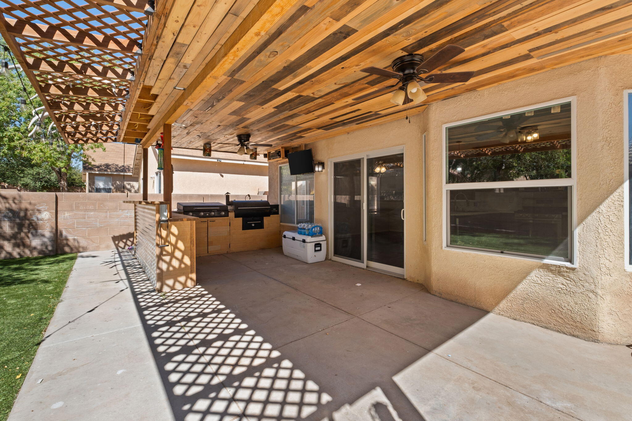 5812 Night Shadow Avenue NW