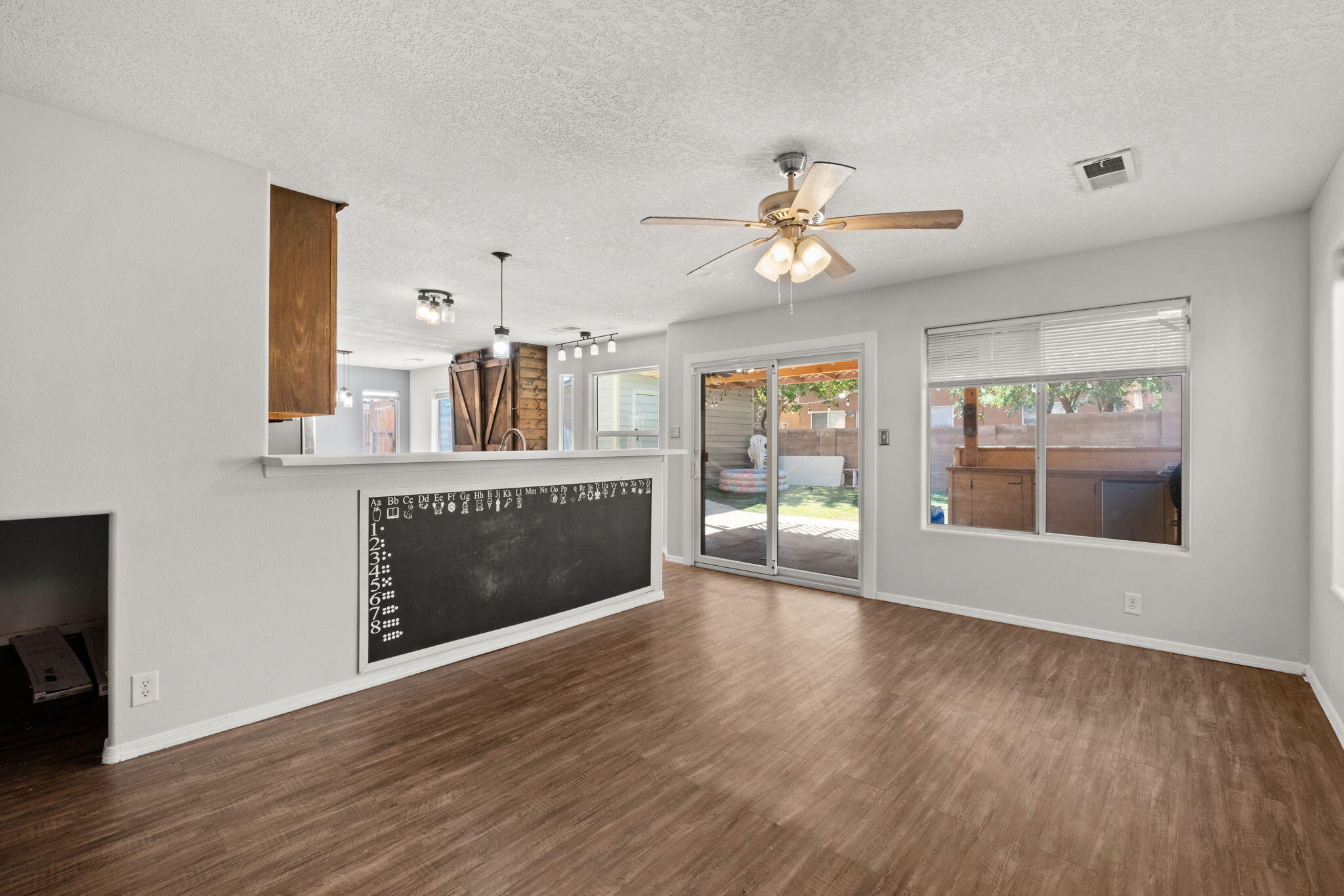 5812 Night Shadow Avenue NW