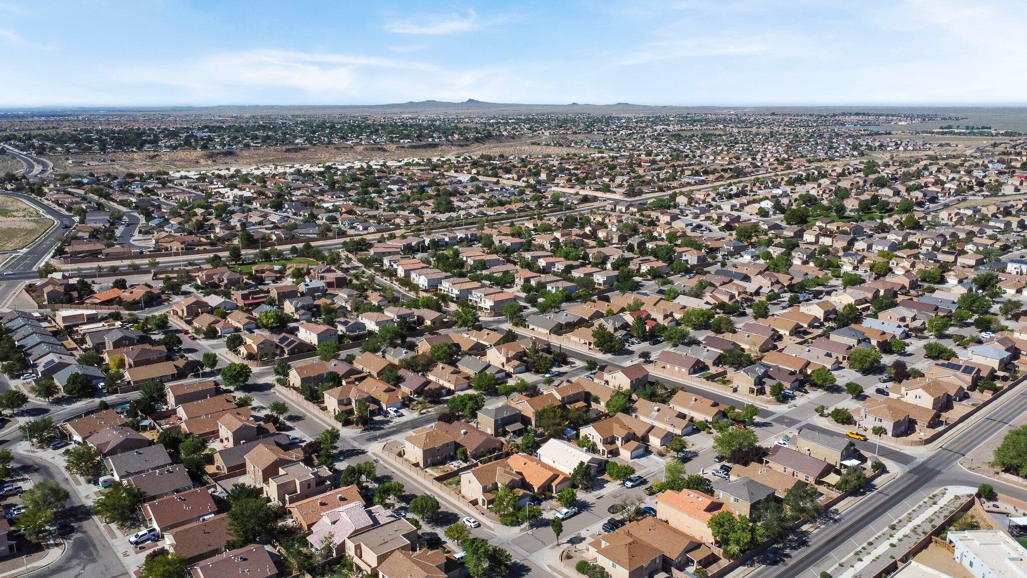 5812 Night Shadow Avenue NW