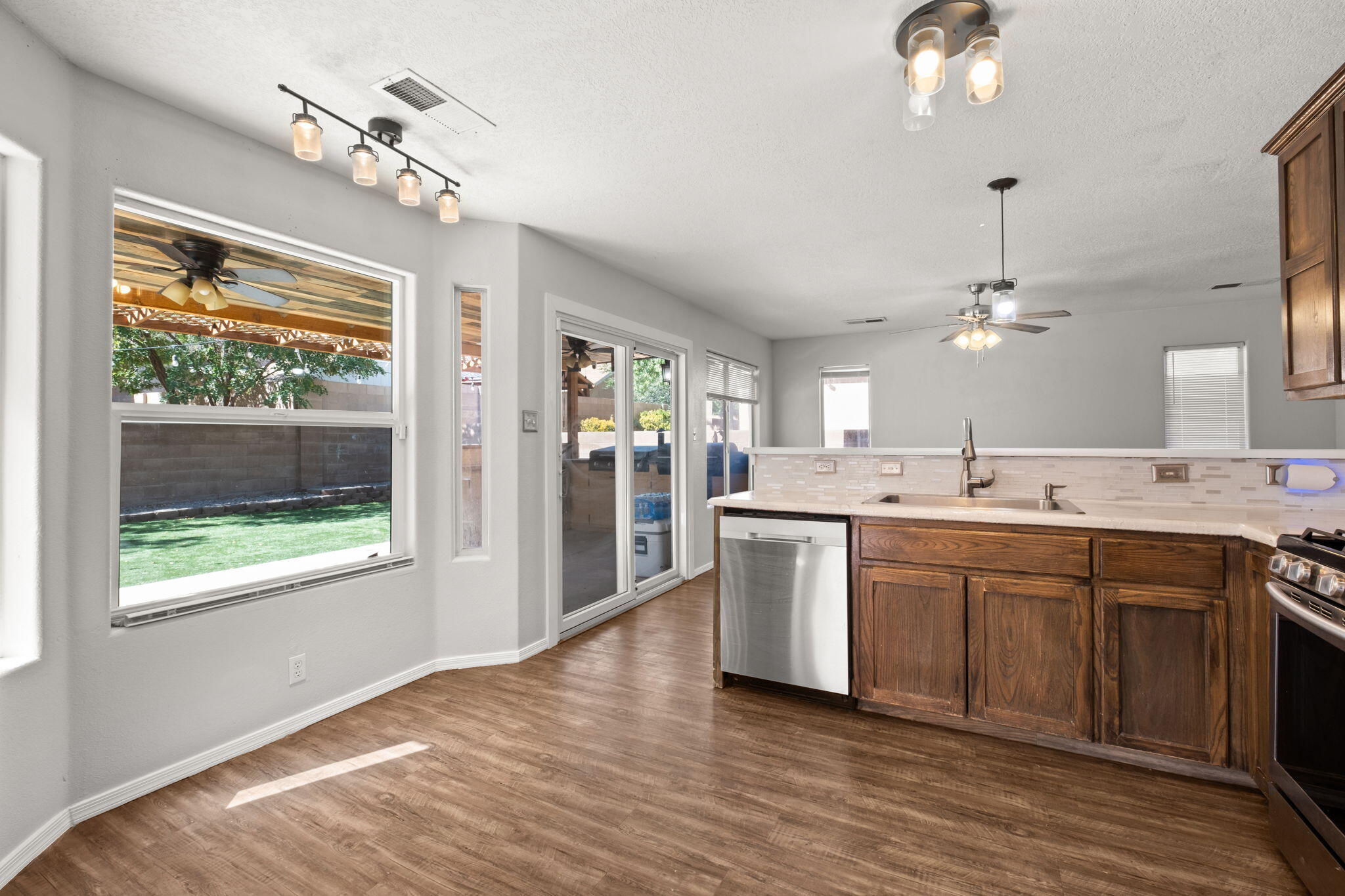 5812 Night Shadow Avenue NW