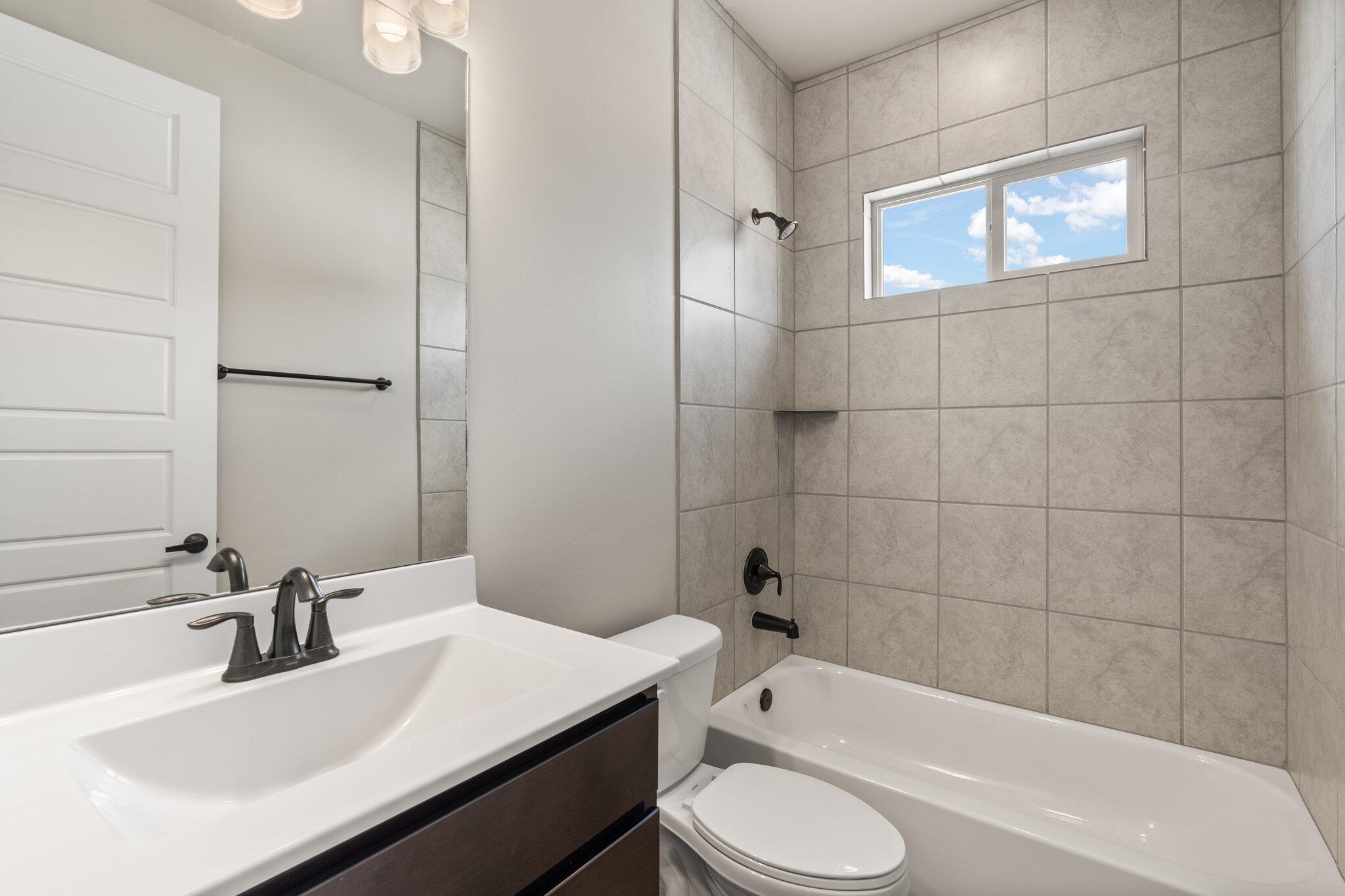 1505 TIERRA DEL NORTE Loop NE