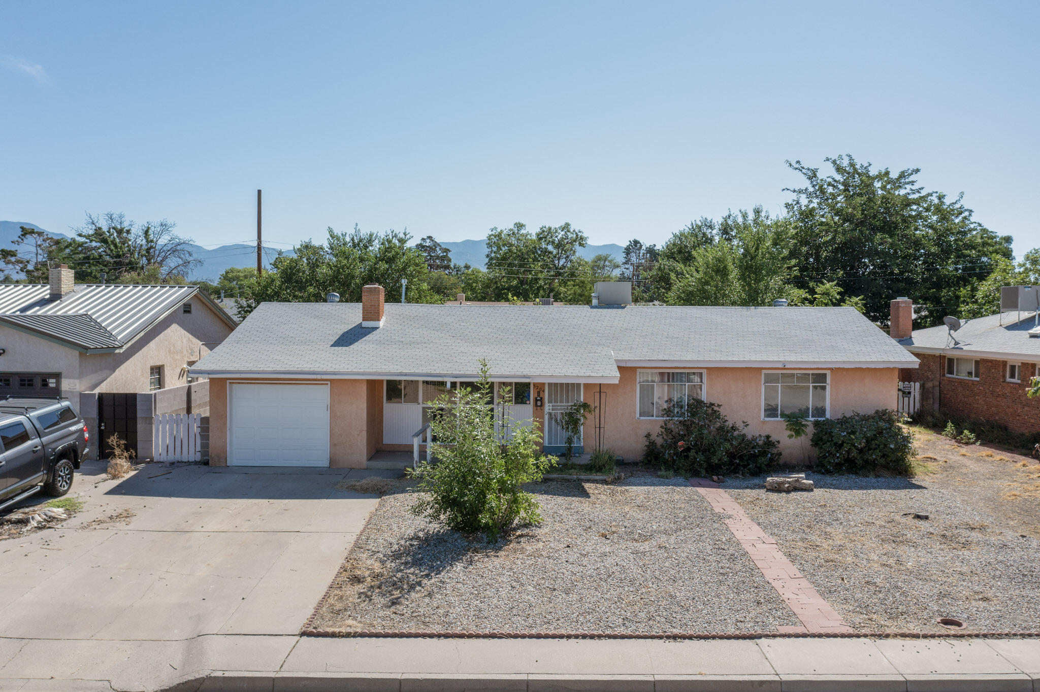 3204 Arizona Street NE
