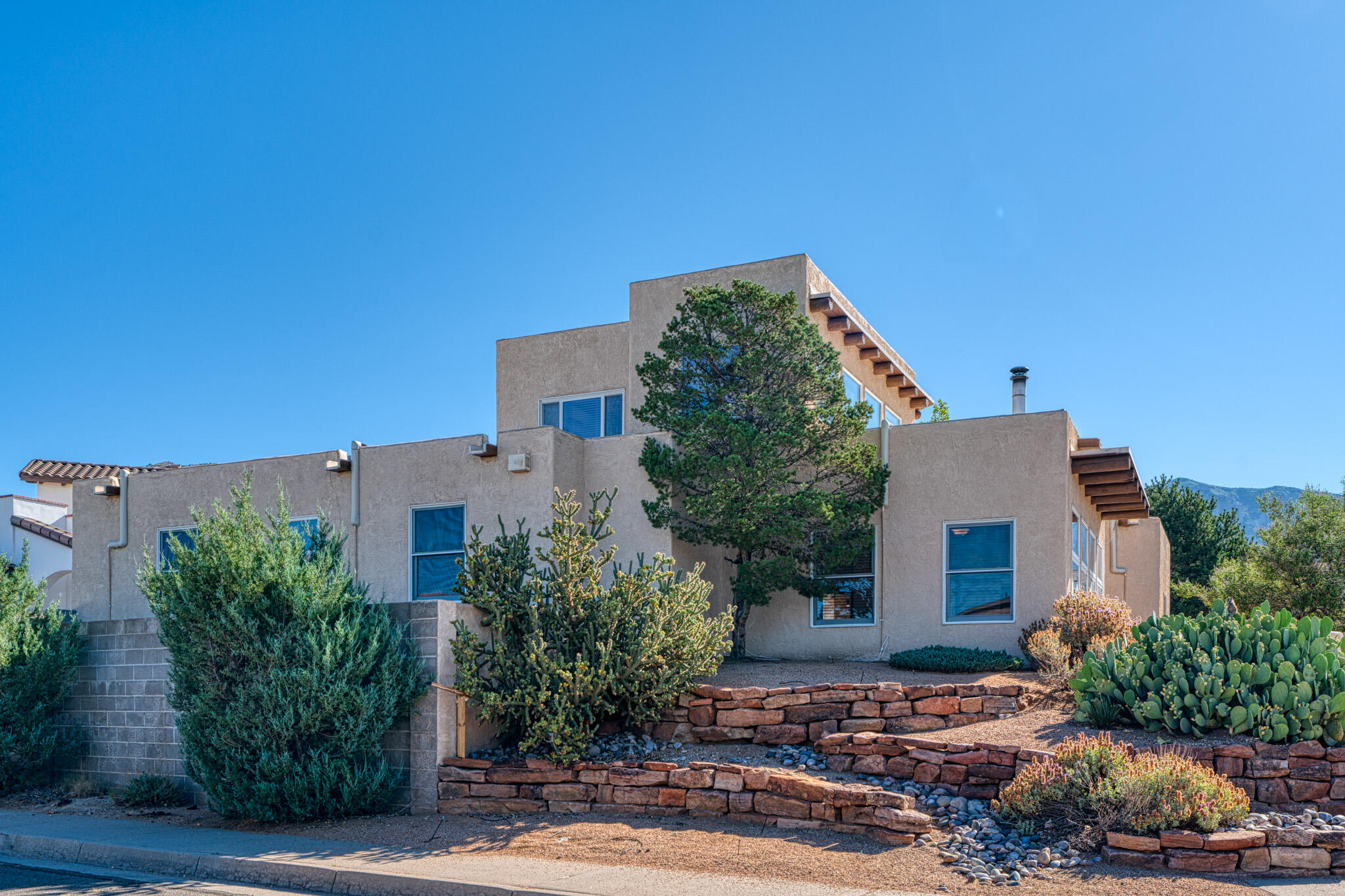1628 Valdez Court NE