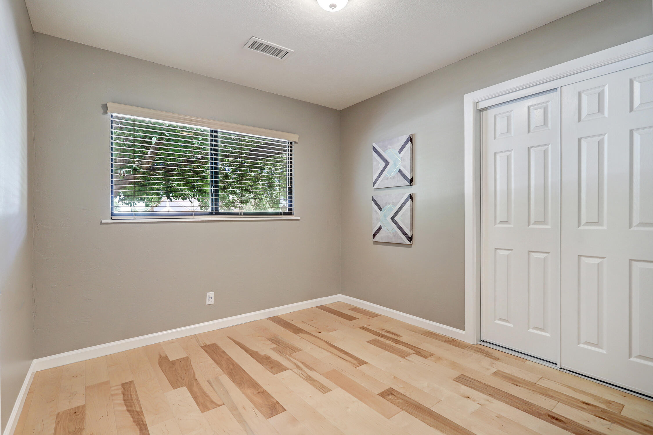 1424 Glorieta Street NE