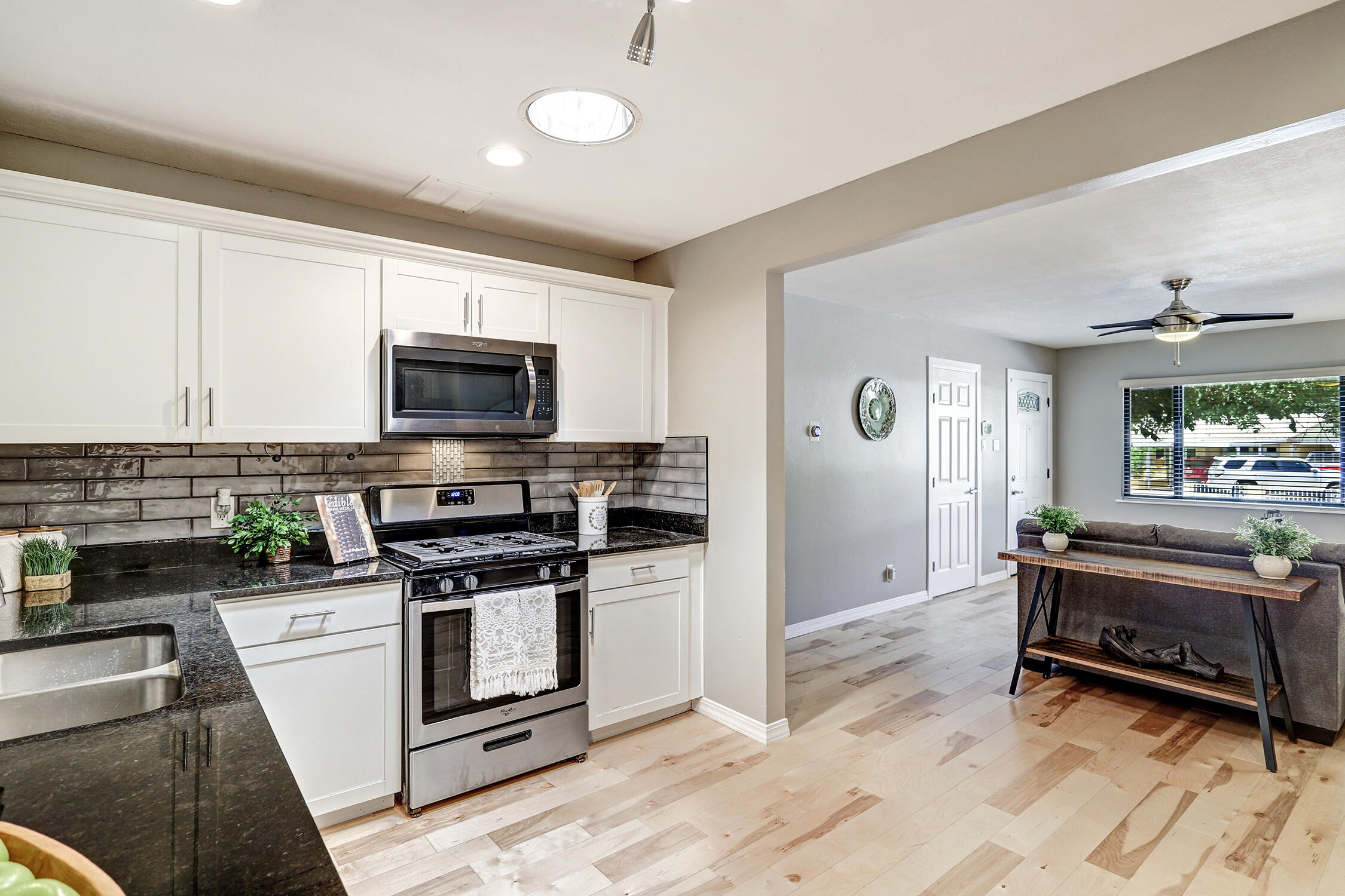 1424 Glorieta Street NE