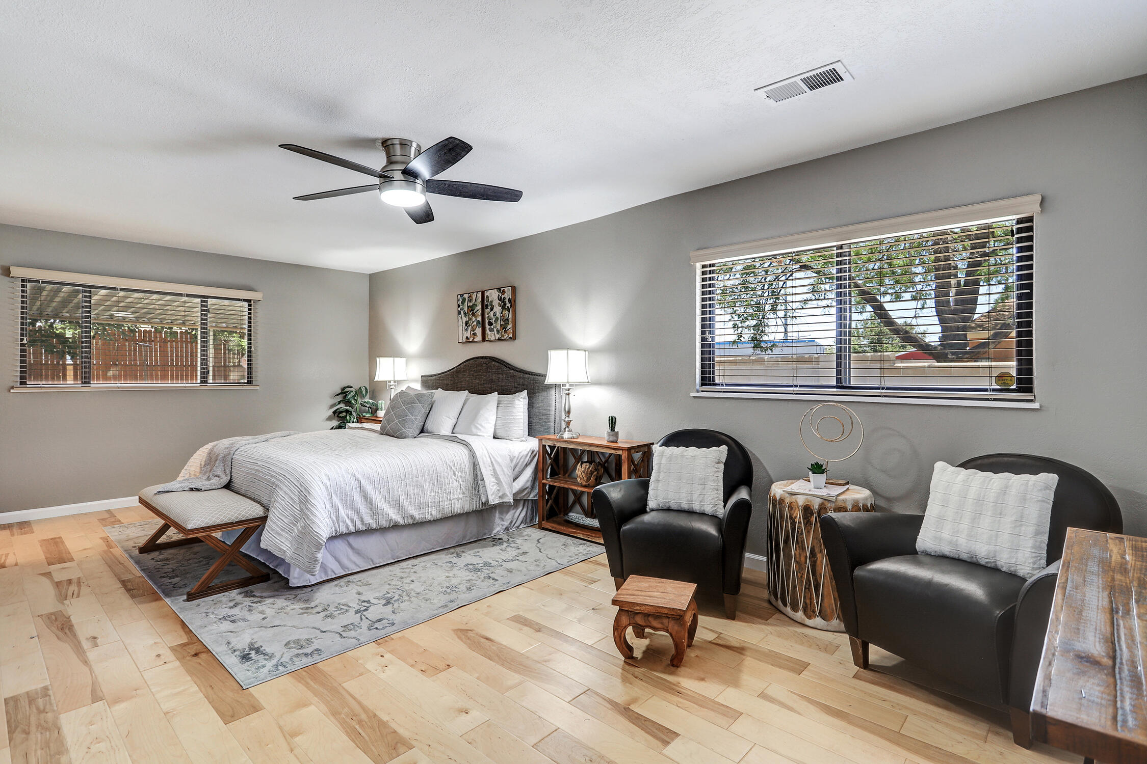 1424 Glorieta Street NE