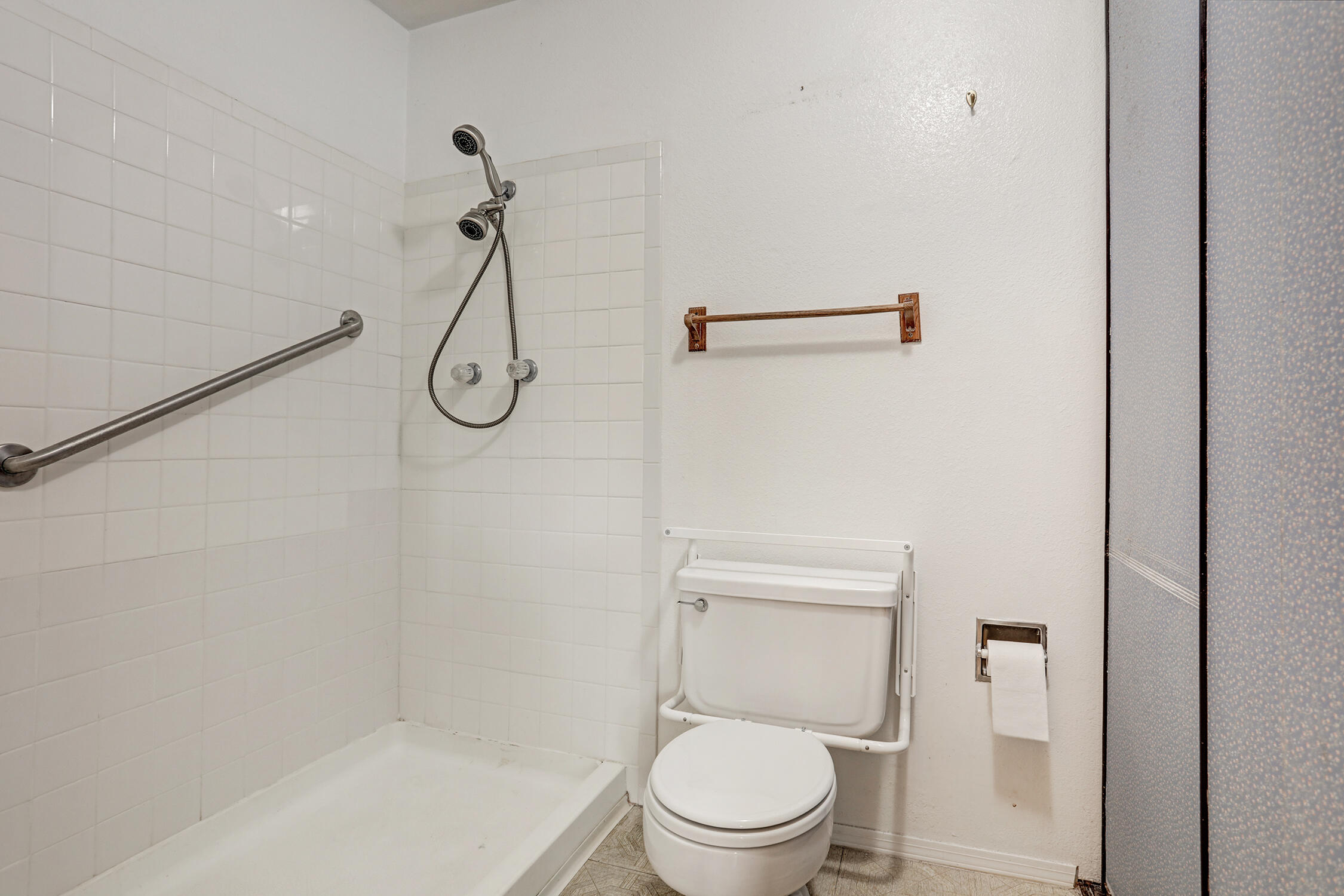 2720 Pinewood Drive SE