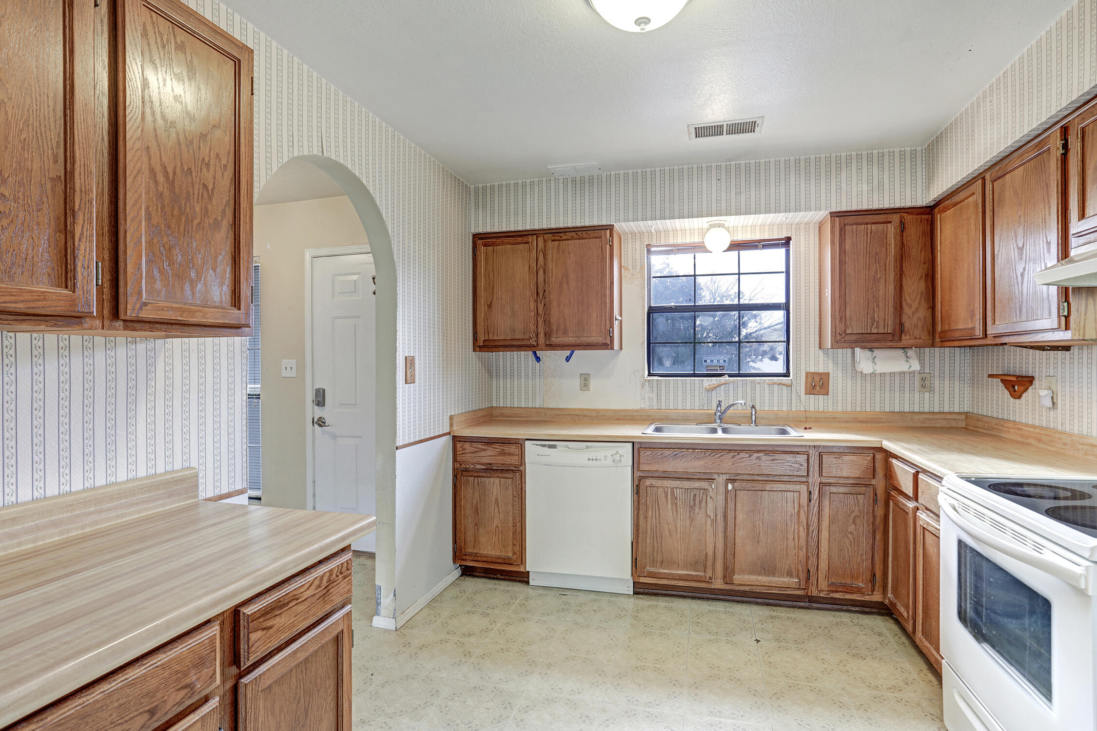 2720 Pinewood Drive SE