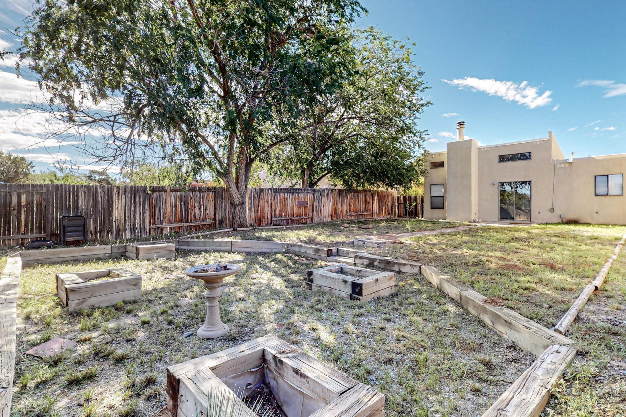1909 Camino Lumbre