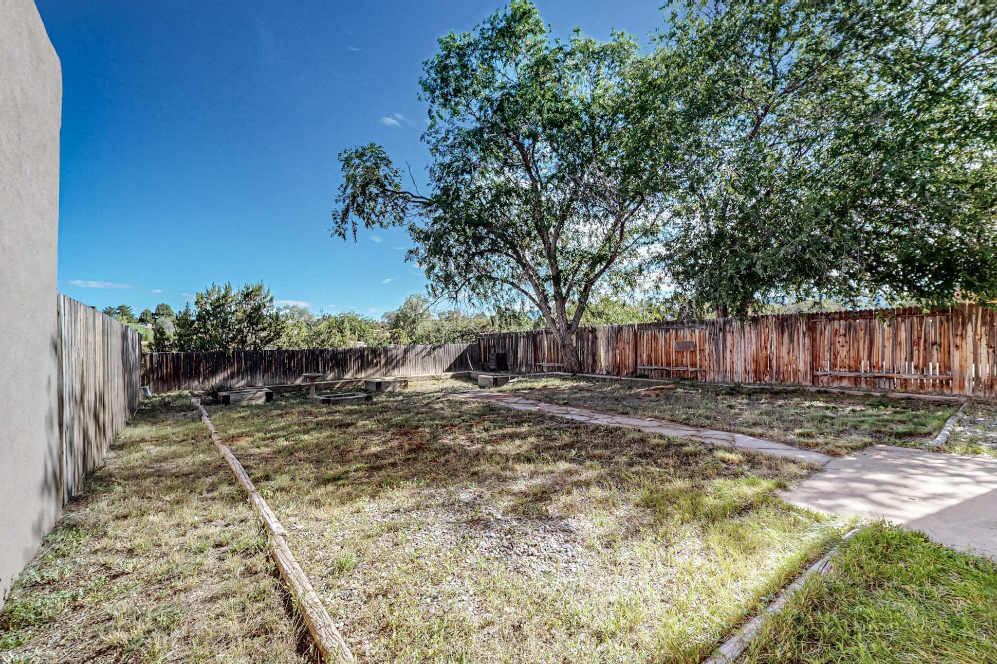1909 Camino Lumbre