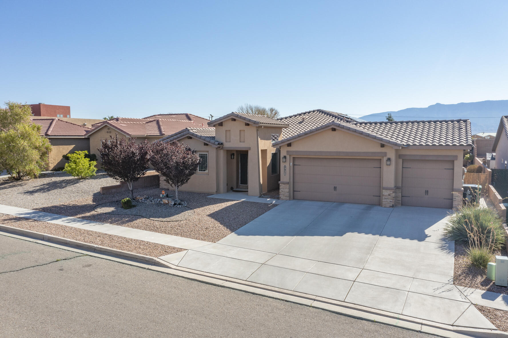 1724 Roble Drive