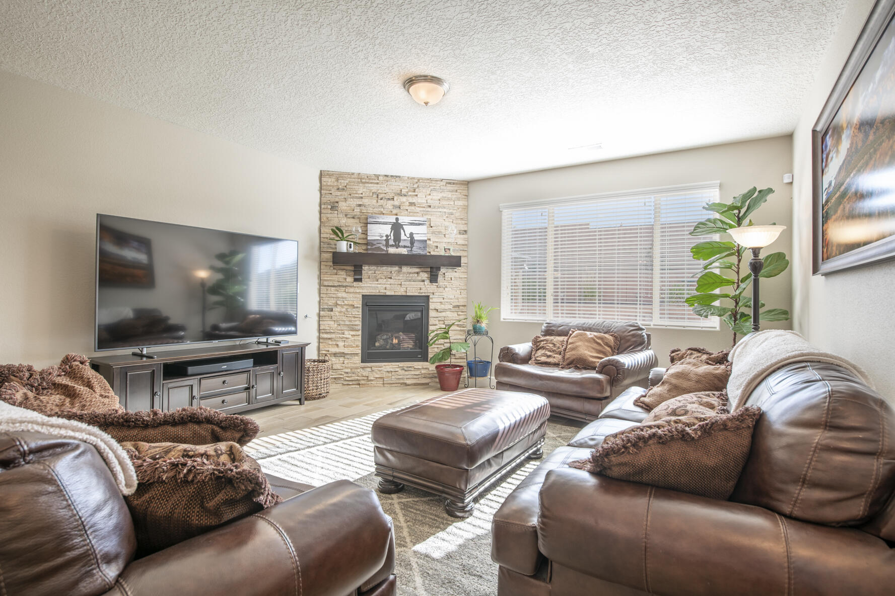 1724 Roble Drive