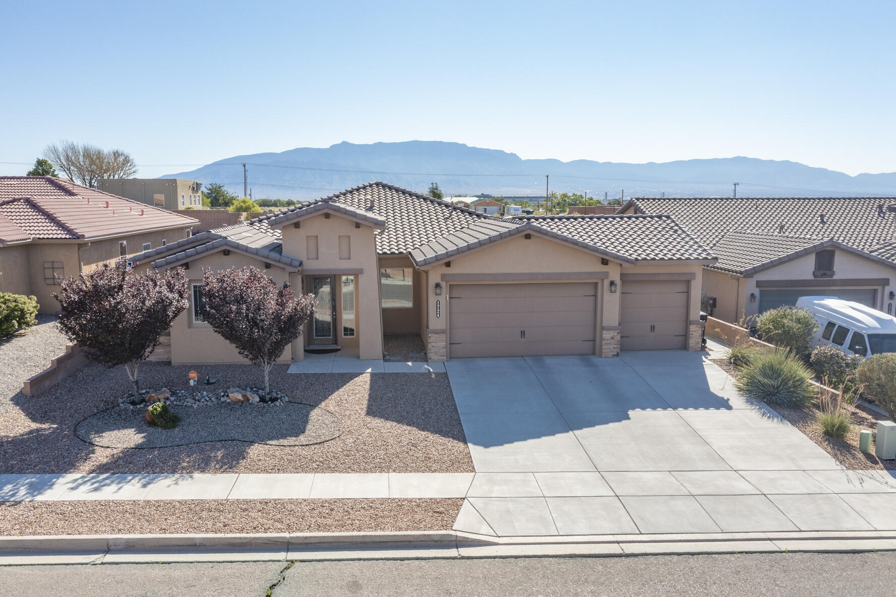 1724 Roble Drive