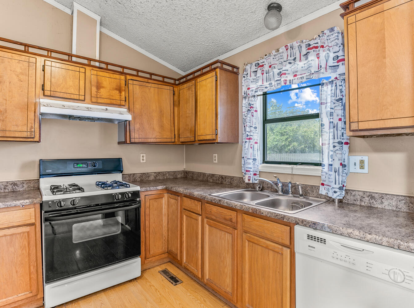 2440 Serna Road NW