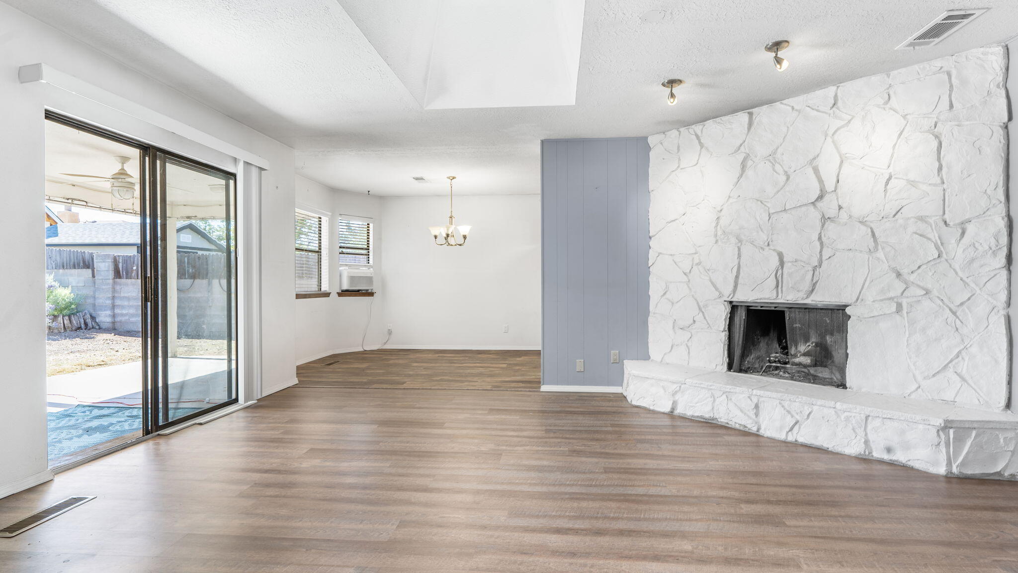 7122 Capitol Drive NE