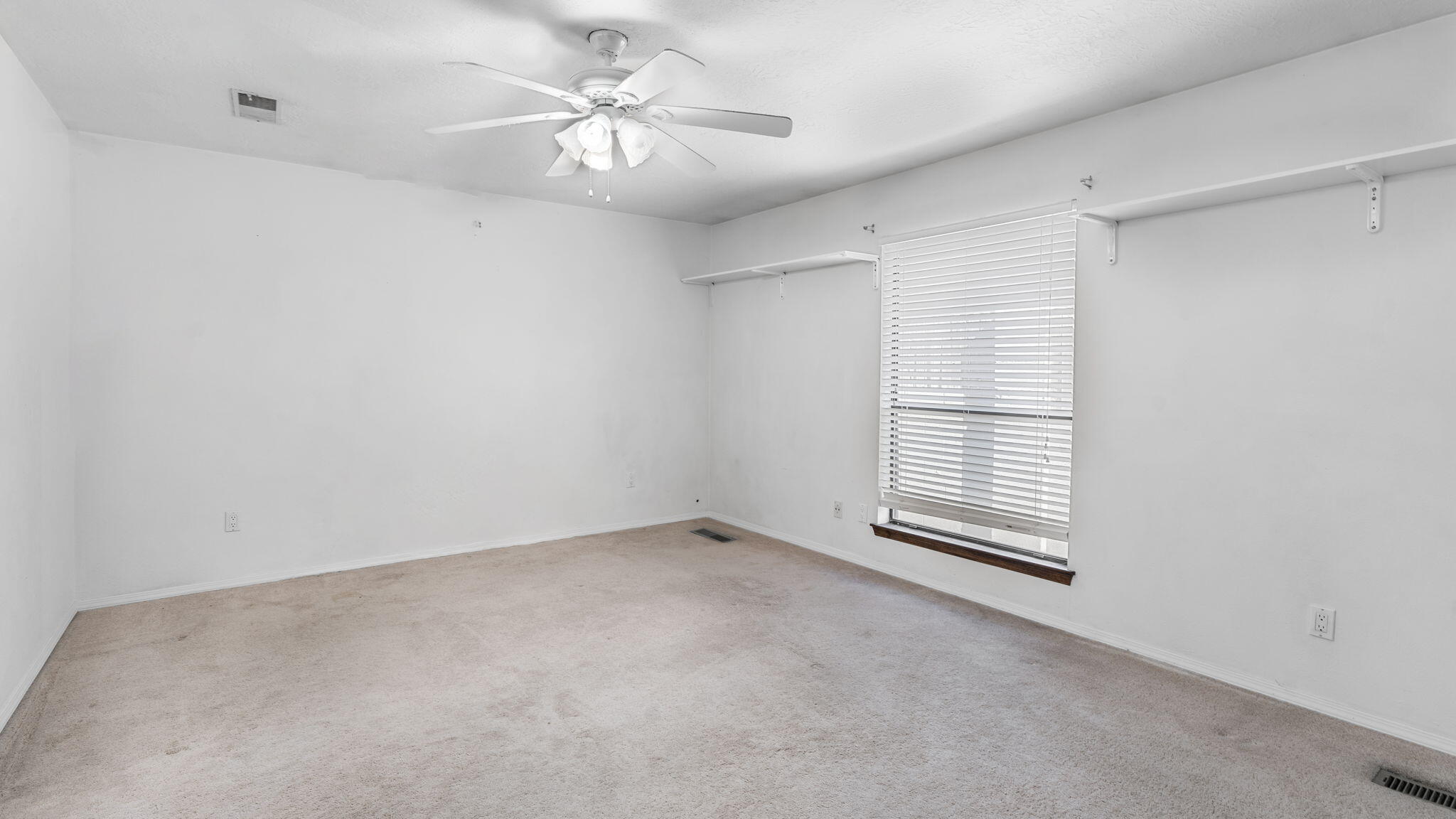 7122 Capitol Drive NE
