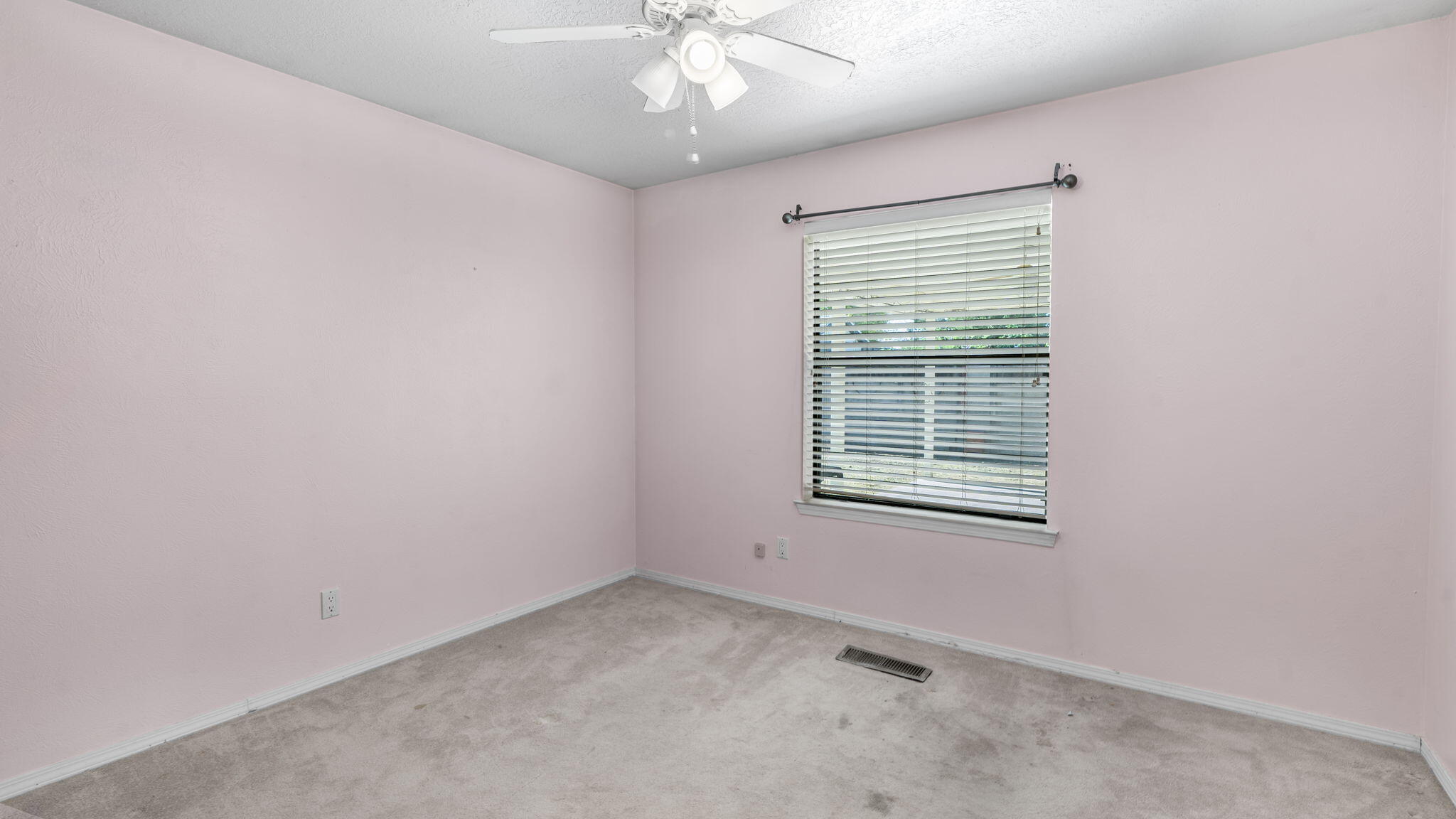 7122 Capitol Drive NE