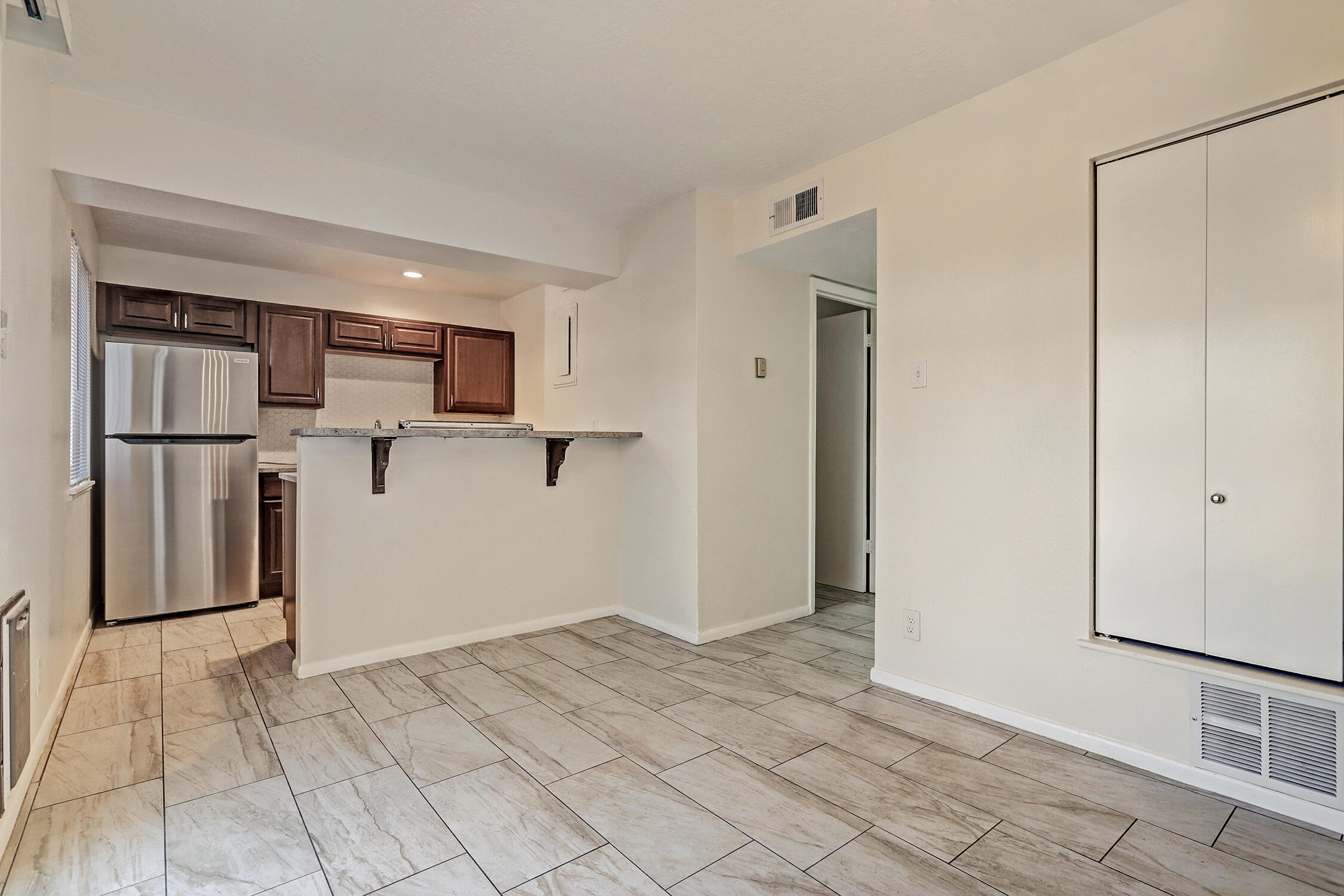 6121 Calle Ocho NW