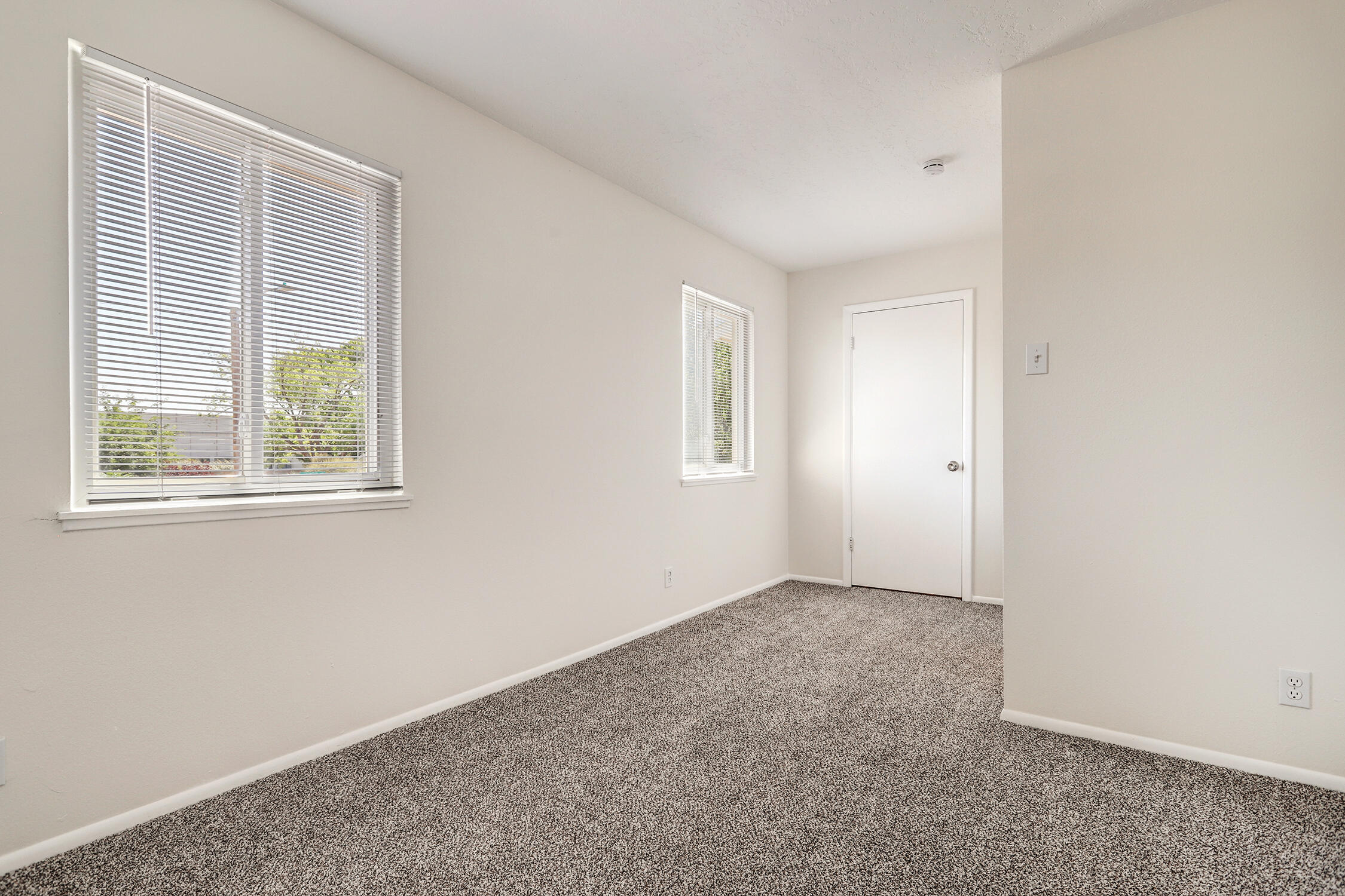 6121 Calle Ocho NW