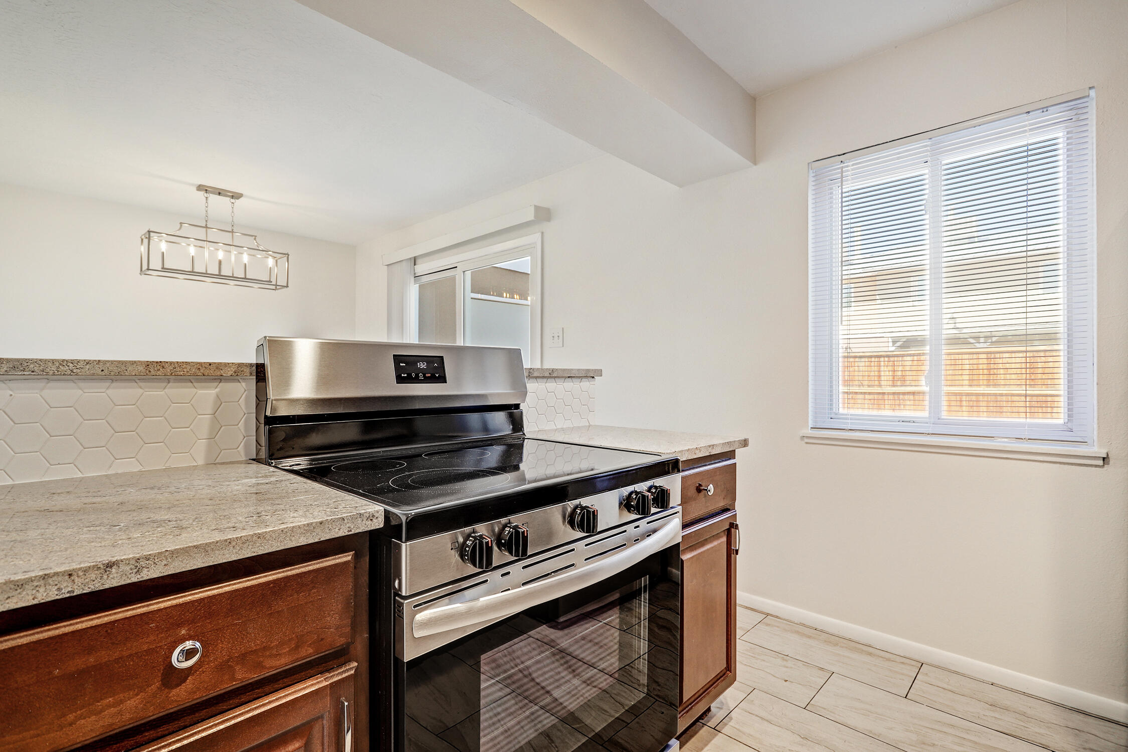 6121 Calle Ocho NW
