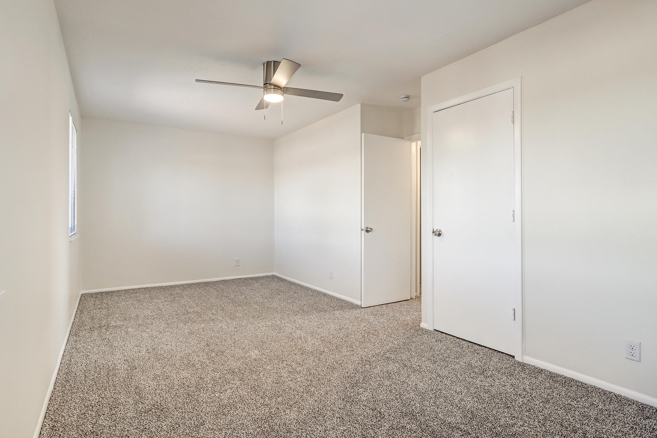 6121 Calle Ocho NW