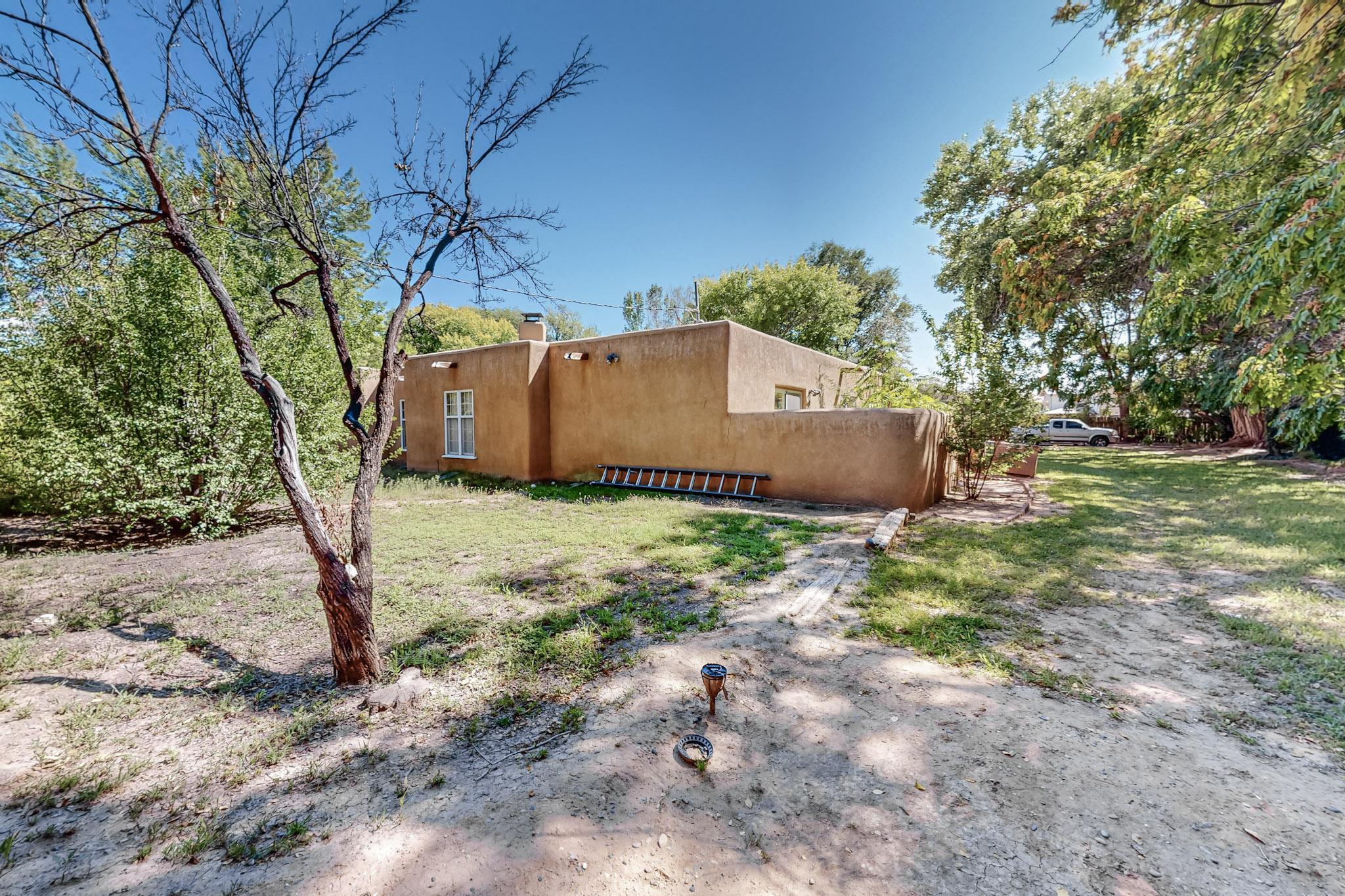 1119 Roadrunner Lane NW