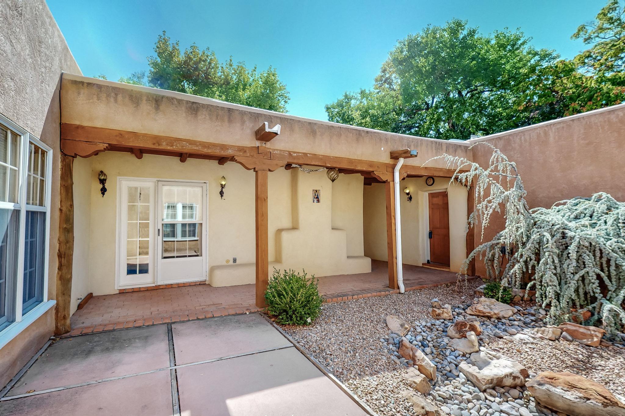 1119 Roadrunner Lane NW