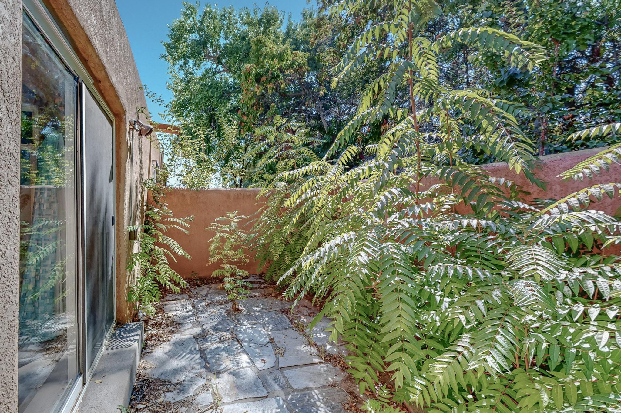 1119 Roadrunner Lane NW
