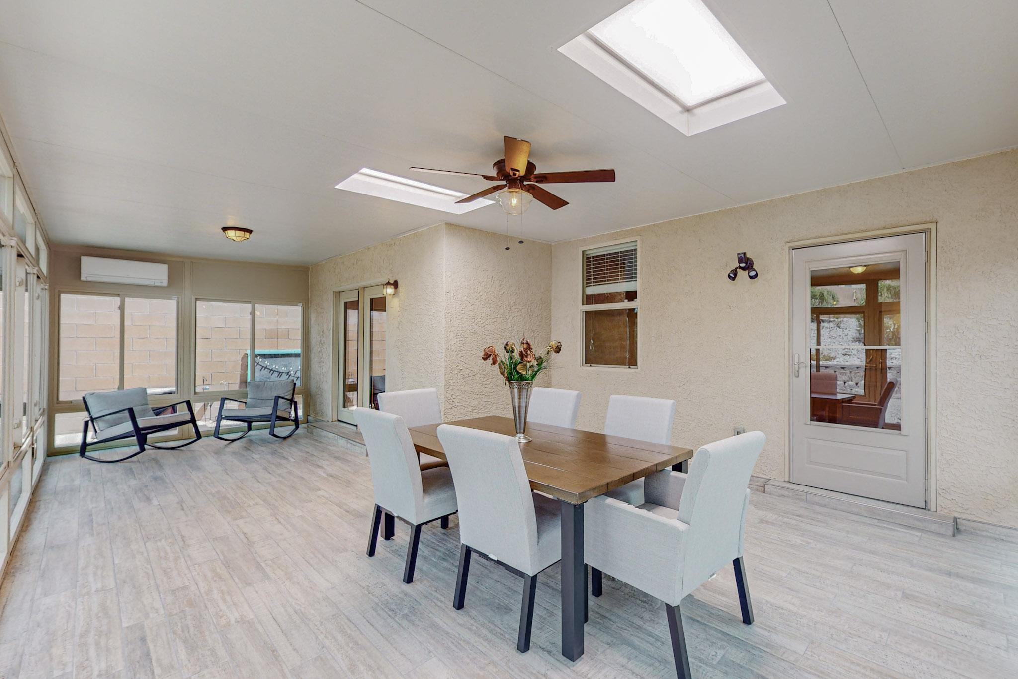 2832 Tulipan Loop SE