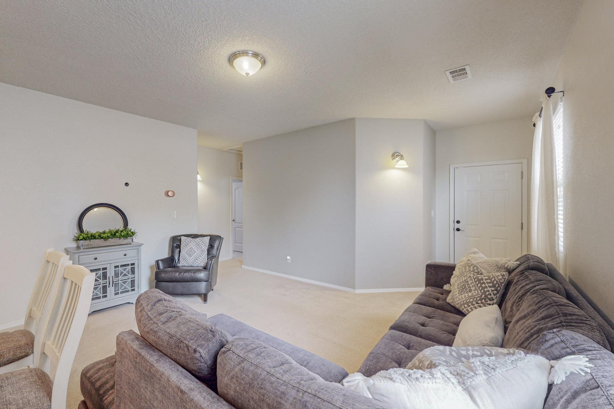 2832 Tulipan Loop SE