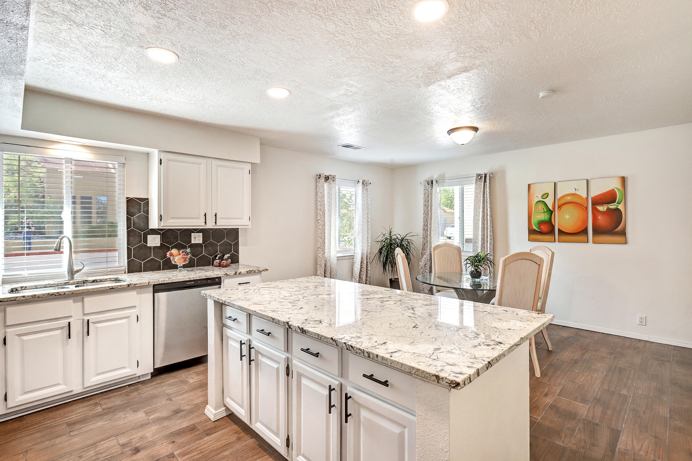 1600 ROSEWOOD Avenue NW