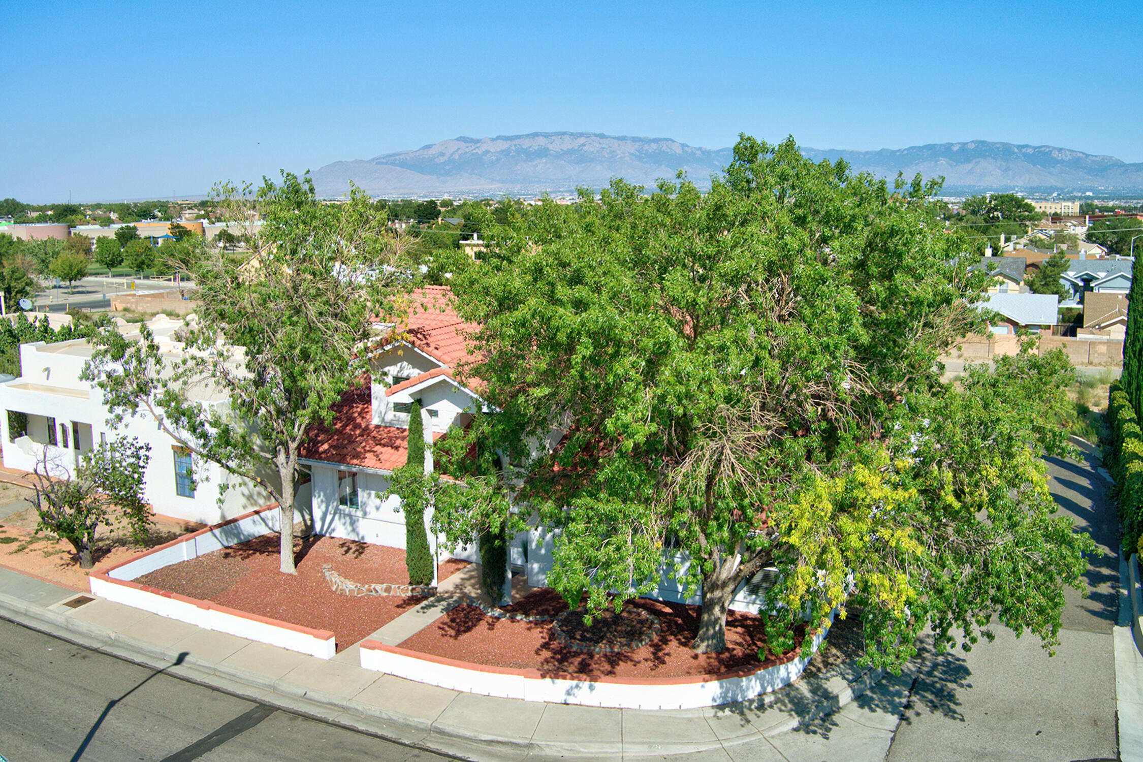 1600 ROSEWOOD Avenue NW