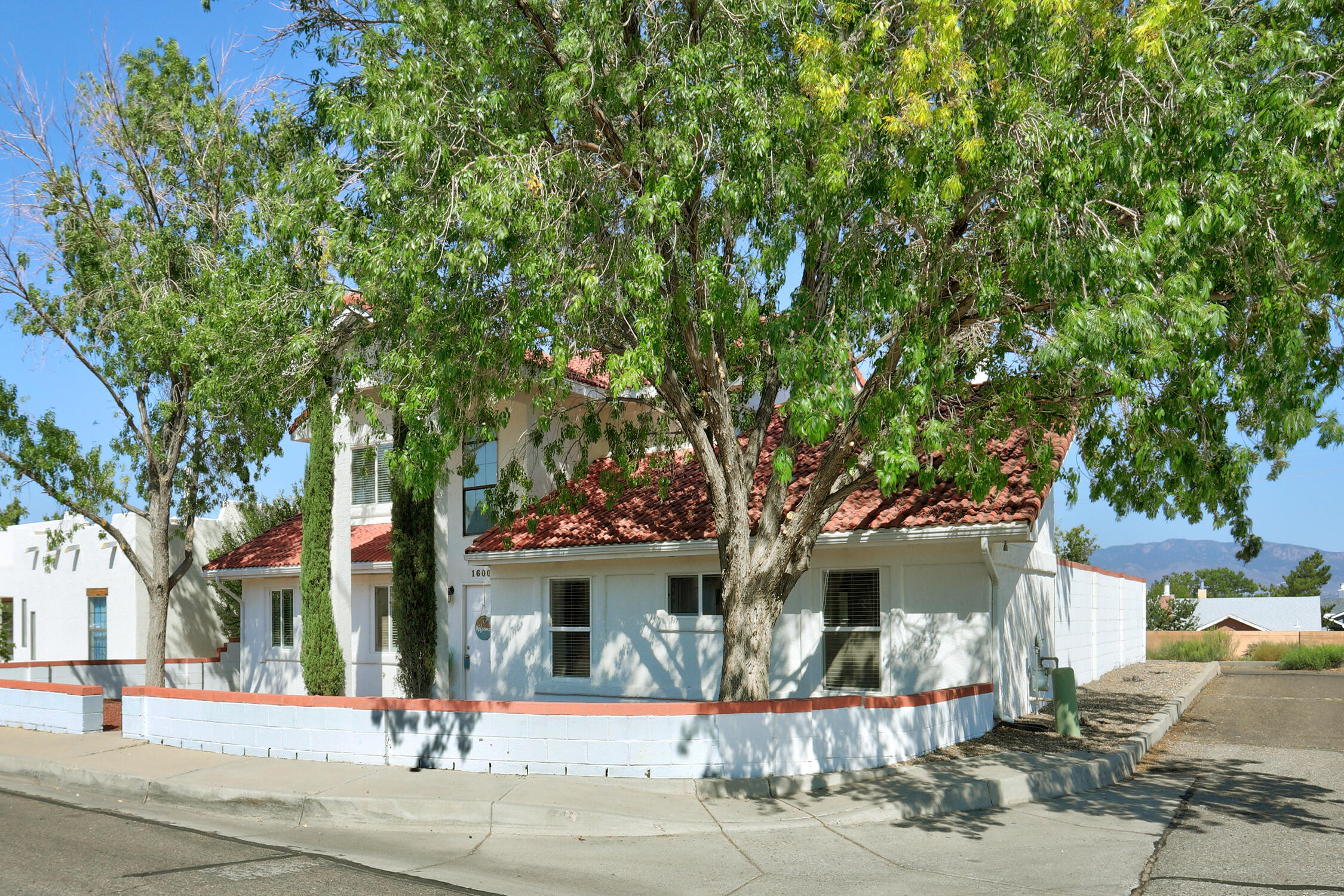 1600 ROSEWOOD Avenue NW