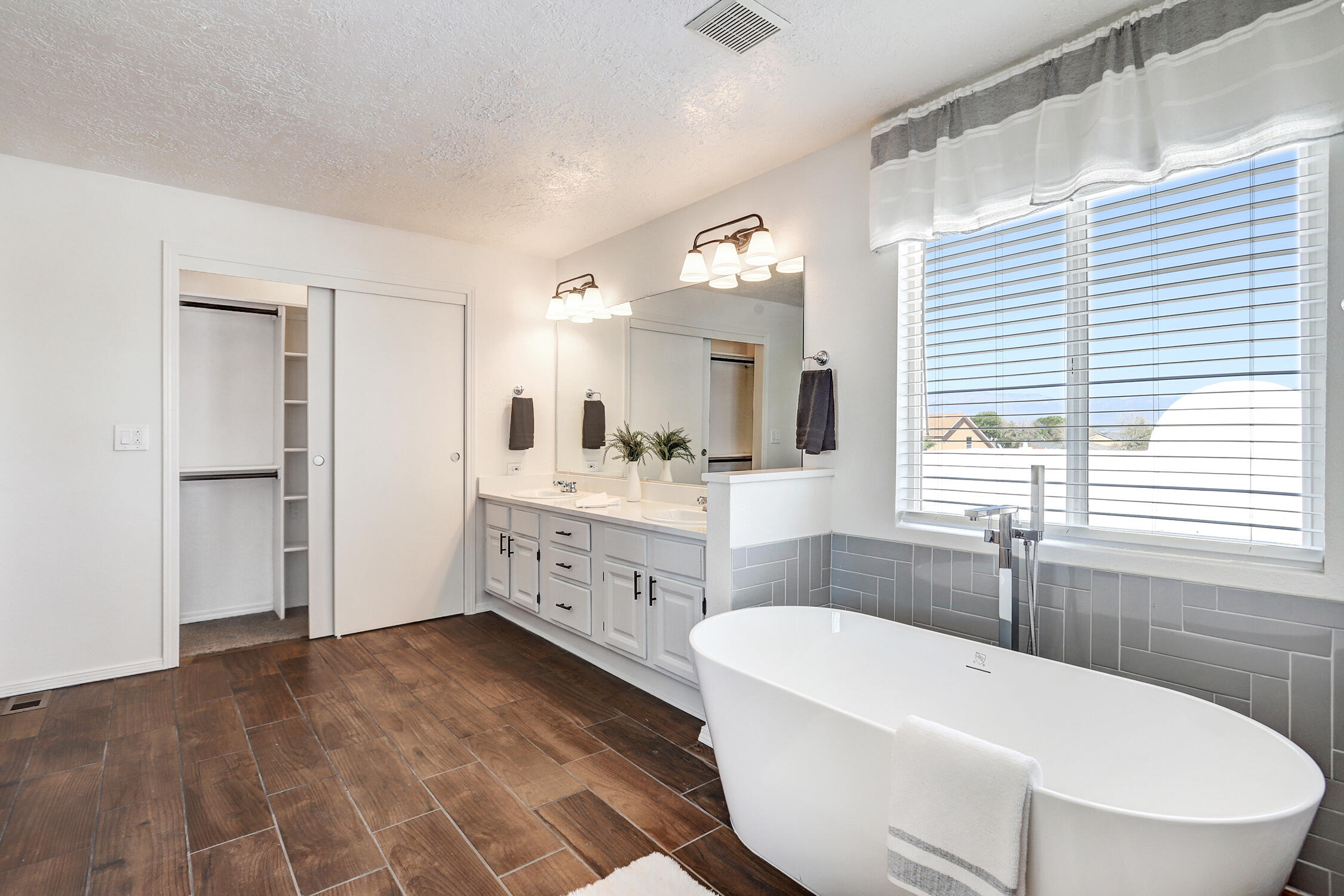 1600 ROSEWOOD Avenue NW